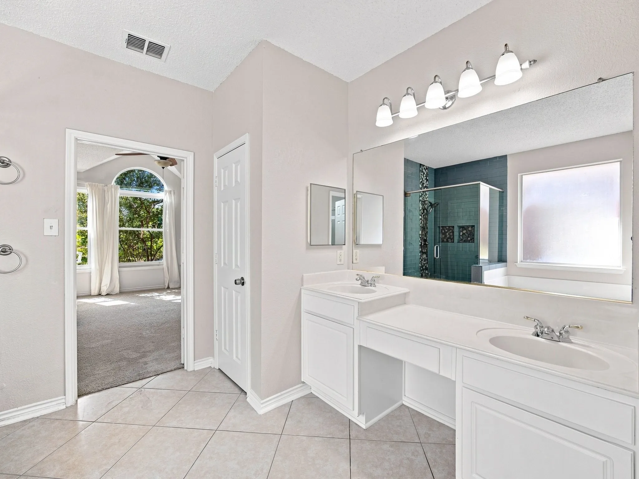 Single Family Residence For Sale in Tarrant County , 7129 Sundance Lane, Fort Worth, Texas 76179, 4 Bedroom, 3 Bathroom, 3 Garage spaces, 3,093 Sqft, built in 2000, mls#21356340, Real Estate Agent in Fort Worth, Homes For Sale in Tarrant county, Homes For Sale in Fort Worth, Realtor in Fort Worth Texas, Real Estate Brokerage Independent Realty Texas, Luminita Cordes Realtor