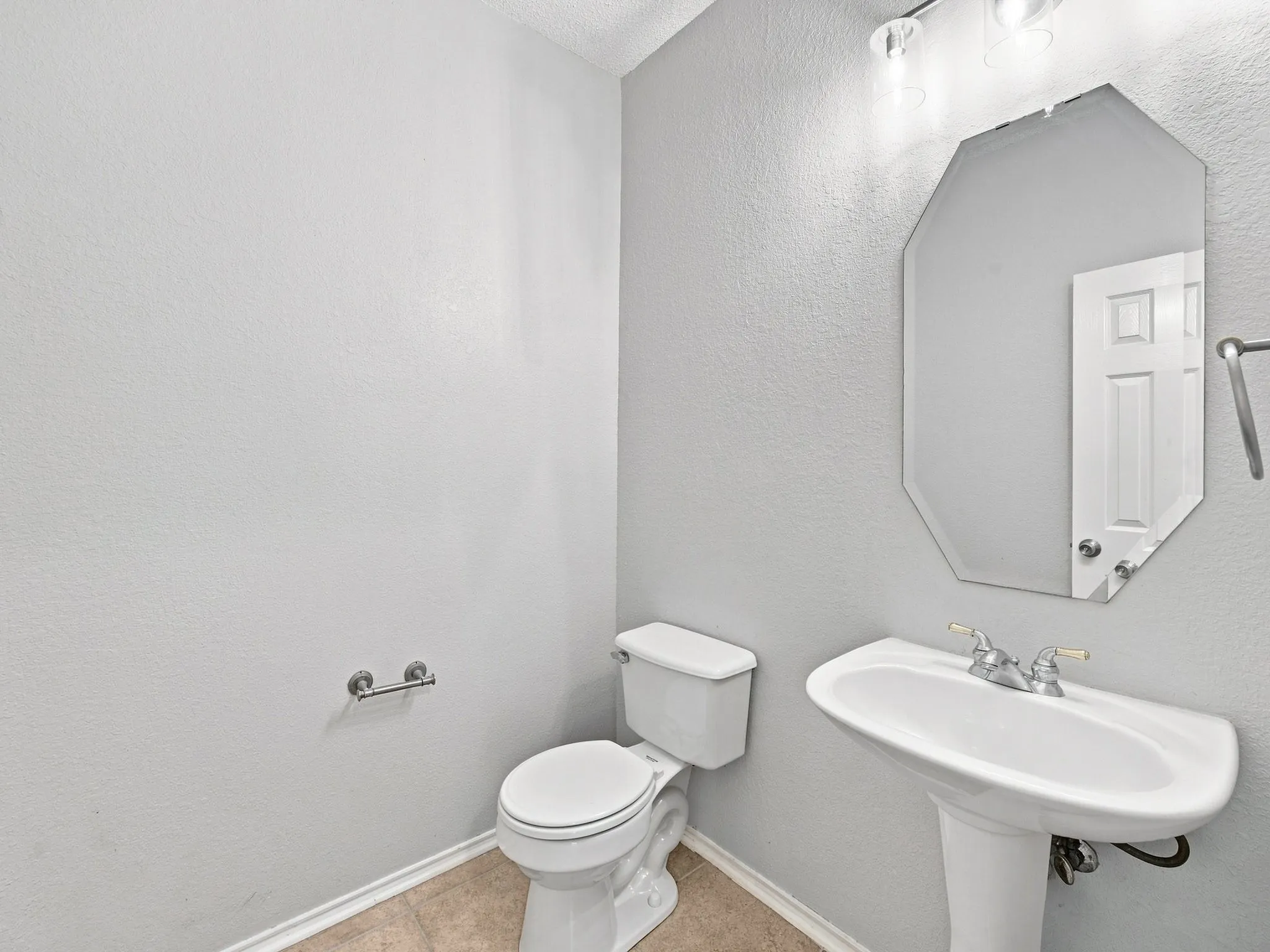 Single Family Residence For Sale in Tarrant County , 7129 Sundance Lane, Fort Worth, Texas 76179, 4 Bedroom, 3 Bathroom, 3 Garage spaces, 3,093 Sqft, built in 2000, mls#21356340, Real Estate Agent in Fort Worth, Homes For Sale in Tarrant county, Homes For Sale in Fort Worth, Realtor in Fort Worth Texas, Real Estate Brokerage Independent Realty Texas, Luminita Cordes Realtor
