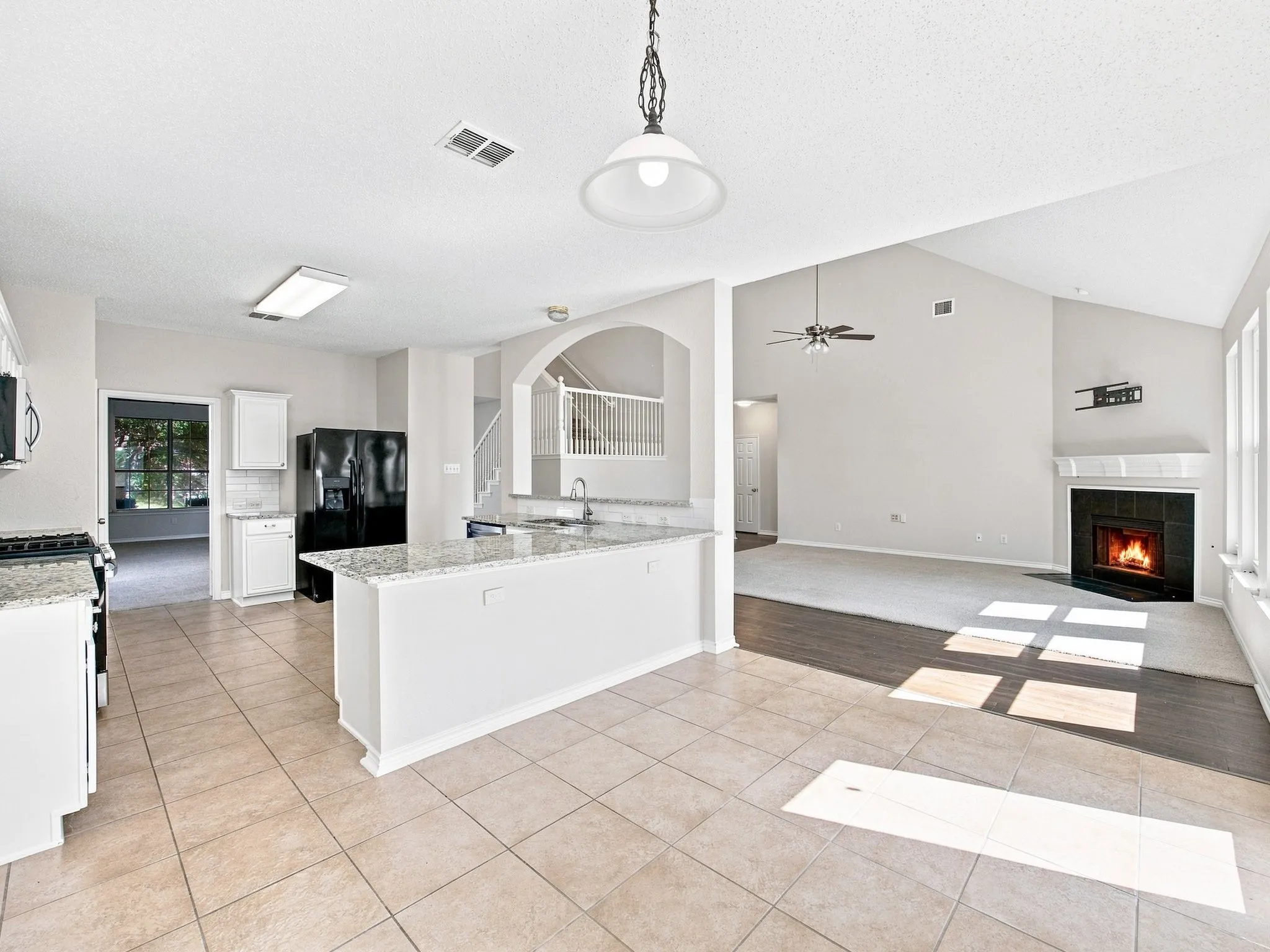 Large Eat-In Kitchen