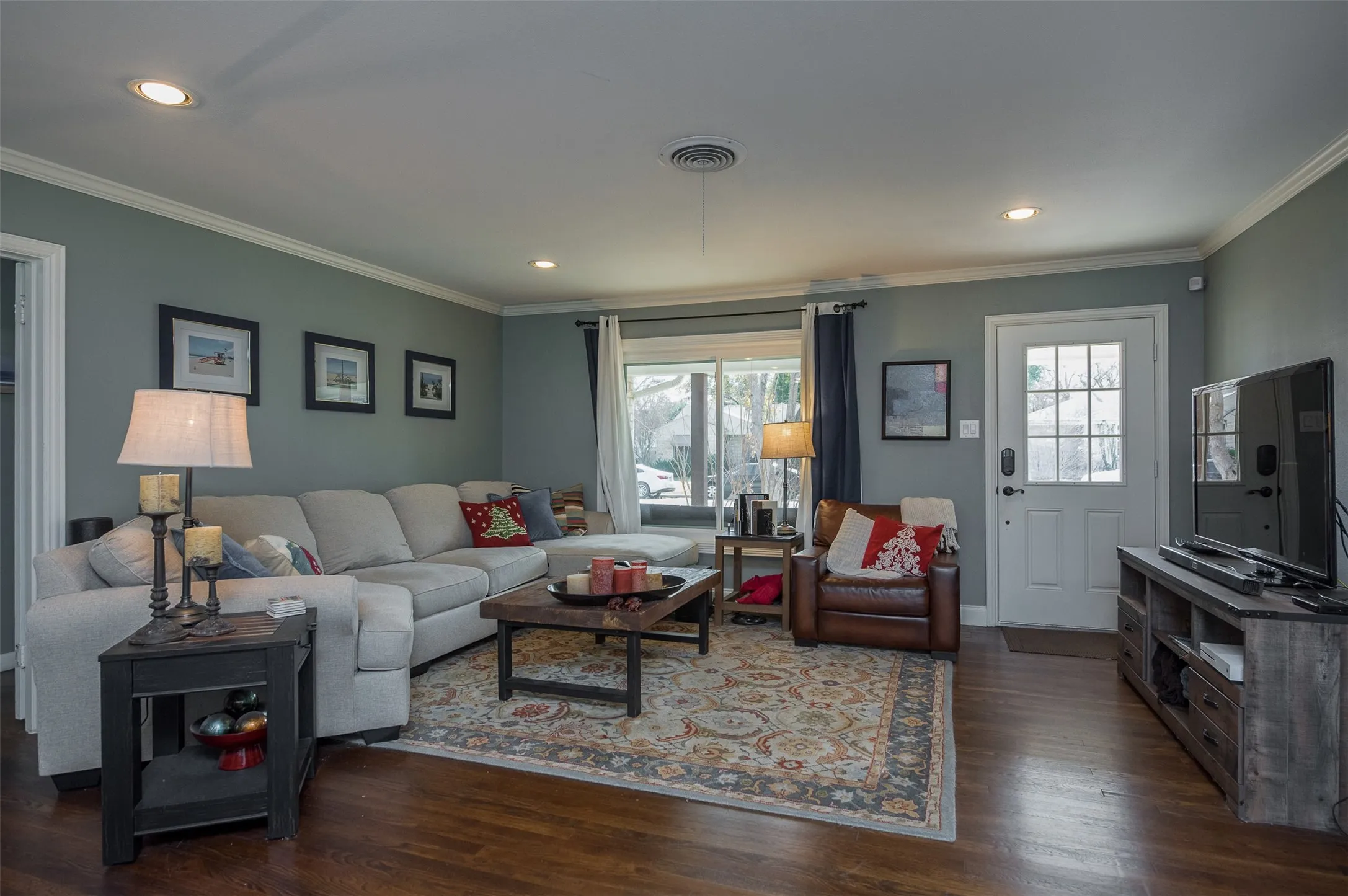 Single Family Residence For Rent in Tarrant County , 3540 Rashti Court, Fort Worth, Texas 76109, 3 Bedroom, 2 Bathroom, 1 Garage spaces, 1,366 Sqft, built in 1949, mls#21364284, Real Estate Agent in Fort Worth, Homes For Rent in Tarrant county, Homes For Rent in Fort Worth, Realtor in Fort Worth Texas, Real Estate Brokerage Independent Realty Texas, Luminita Cordes Realtor