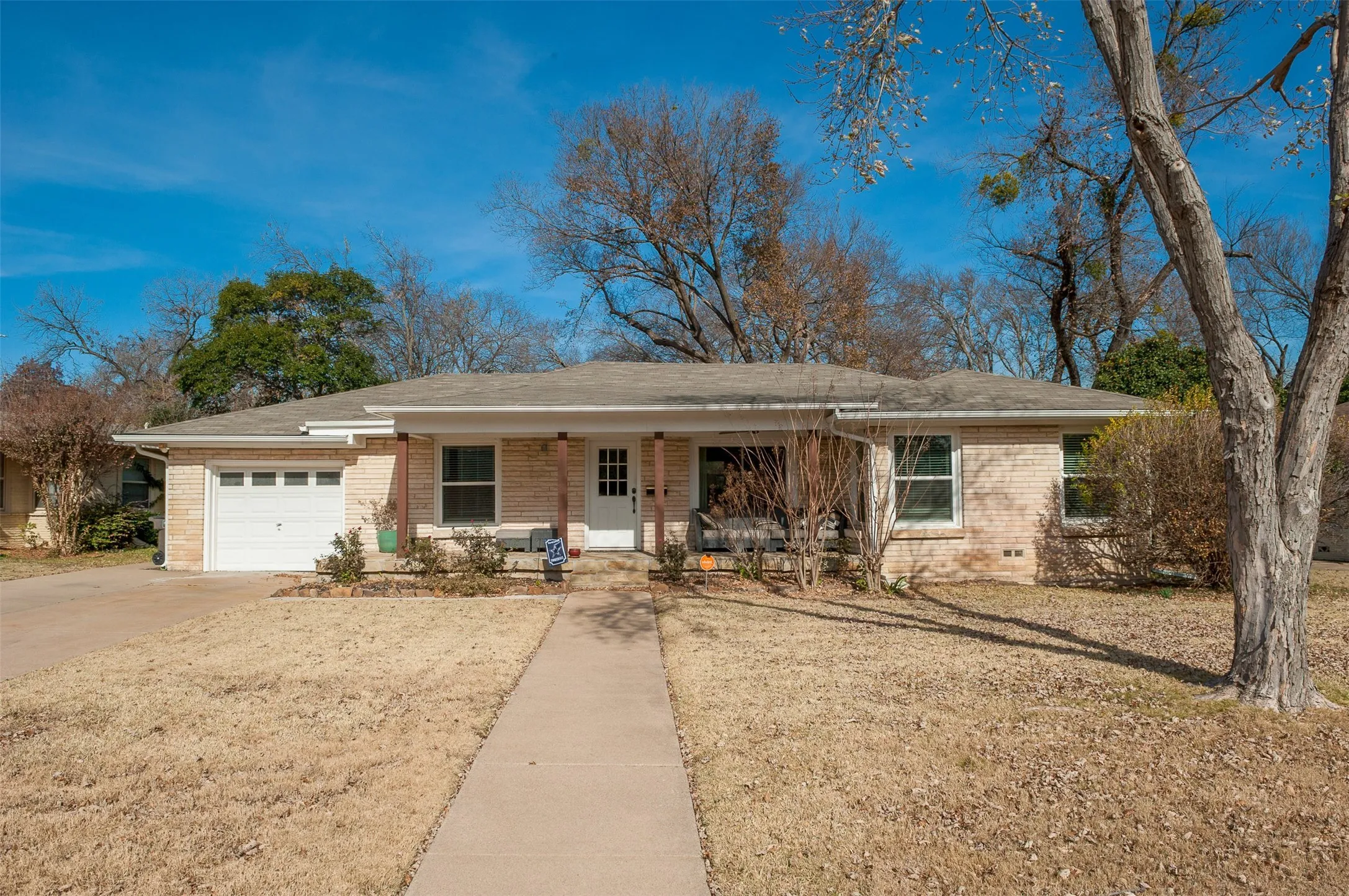 Single Family Residence For Rent in Tarrant County , 3540 Rashti Court, Fort Worth, Texas 76109, 3 Bedroom, 2 Bathroom, 1 Garage spaces, 1,366 Sqft, built in 1949, mls#21364284, Real Estate Agent in Fort Worth, Homes For Rent in Tarrant county, Homes For Rent in Fort Worth, Realtor in Fort Worth Texas, Real Estate Brokerage Independent Realty Texas, Luminita Cordes Realtor