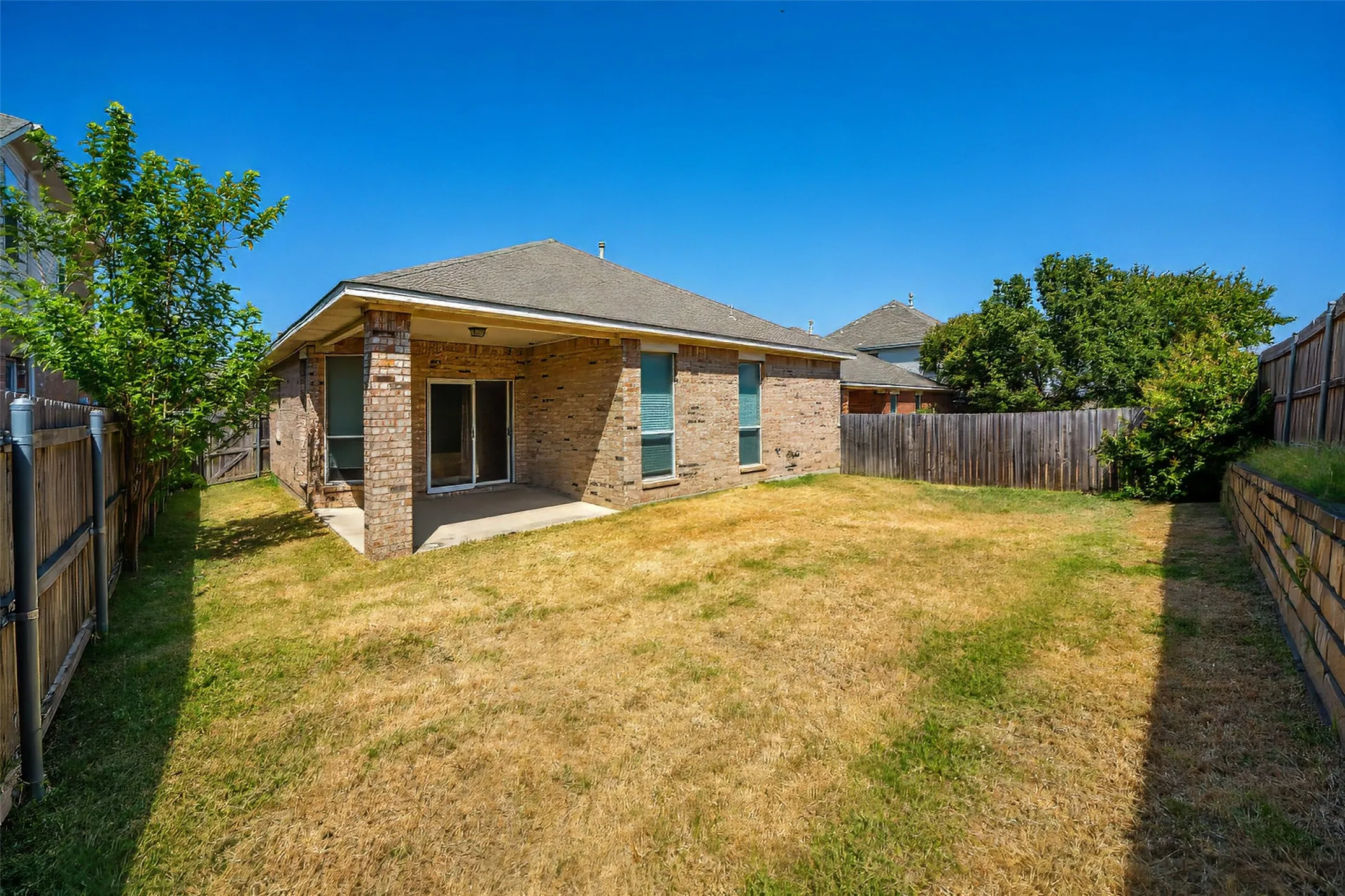 Single Family Residence For Rent in Tarrant County , 12808 Old Macgregor Lane, Fort Worth, Texas 76244, 4 Bedroom, 2 Bathroom, 2 Garage spaces, 1,673 Sqft, built in 2006, mls#21364528, Real Estate Agent in Fort Worth, Homes For Rent in Tarrant county, Homes For Rent in Fort Worth, Realtor in Fort Worth Texas, Real Estate Brokerage Independent Realty Texas, Luminita Cordes Realtor