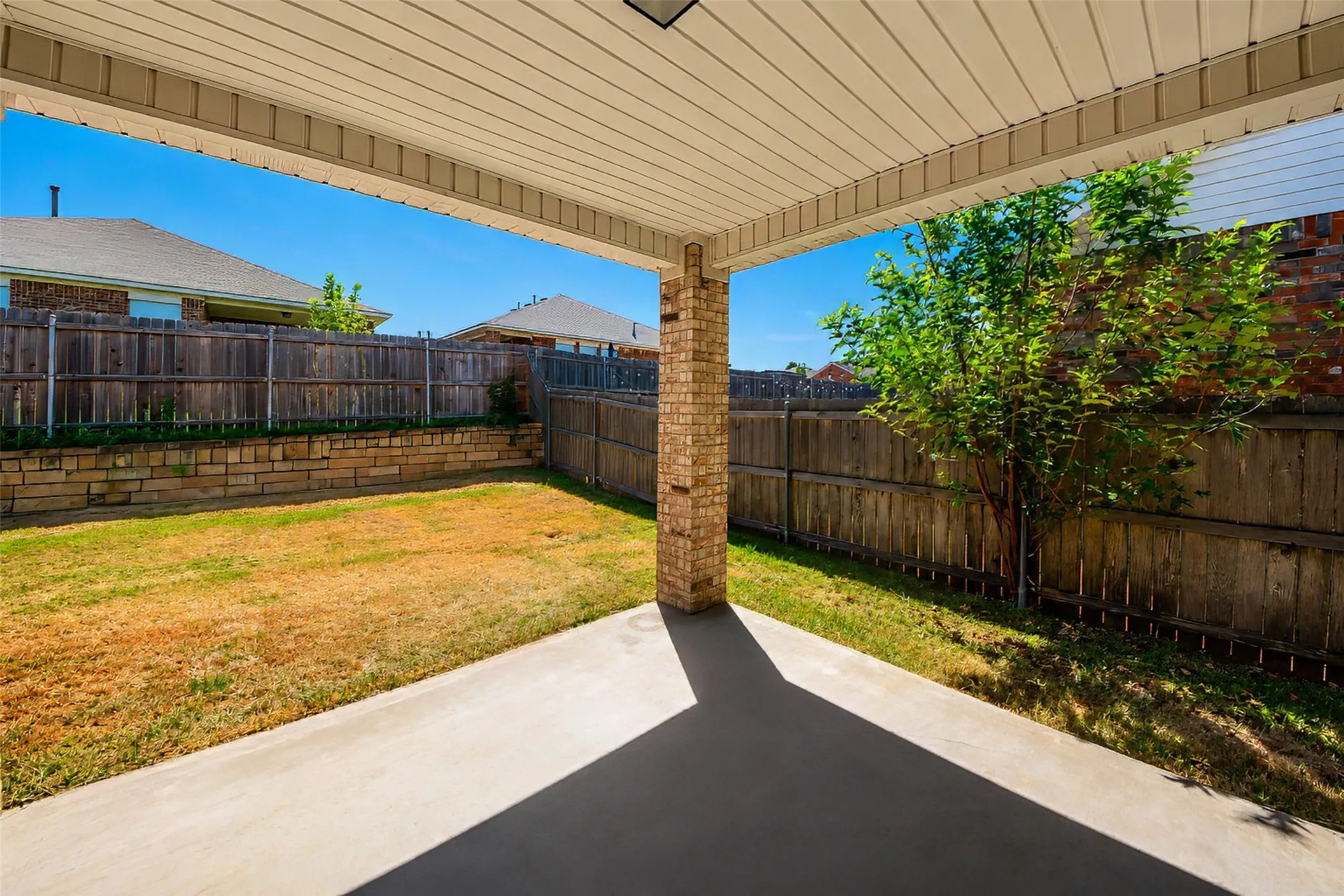 Single Family Residence For Rent in Tarrant County , 12808 Old Macgregor Lane, Fort Worth, Texas 76244, 4 Bedroom, 2 Bathroom, 2 Garage spaces, 1,673 Sqft, built in 2006, mls#21364528, Real Estate Agent in Fort Worth, Homes For Rent in Tarrant county, Homes For Rent in Fort Worth, Realtor in Fort Worth Texas, Real Estate Brokerage Independent Realty Texas, Luminita Cordes Realtor