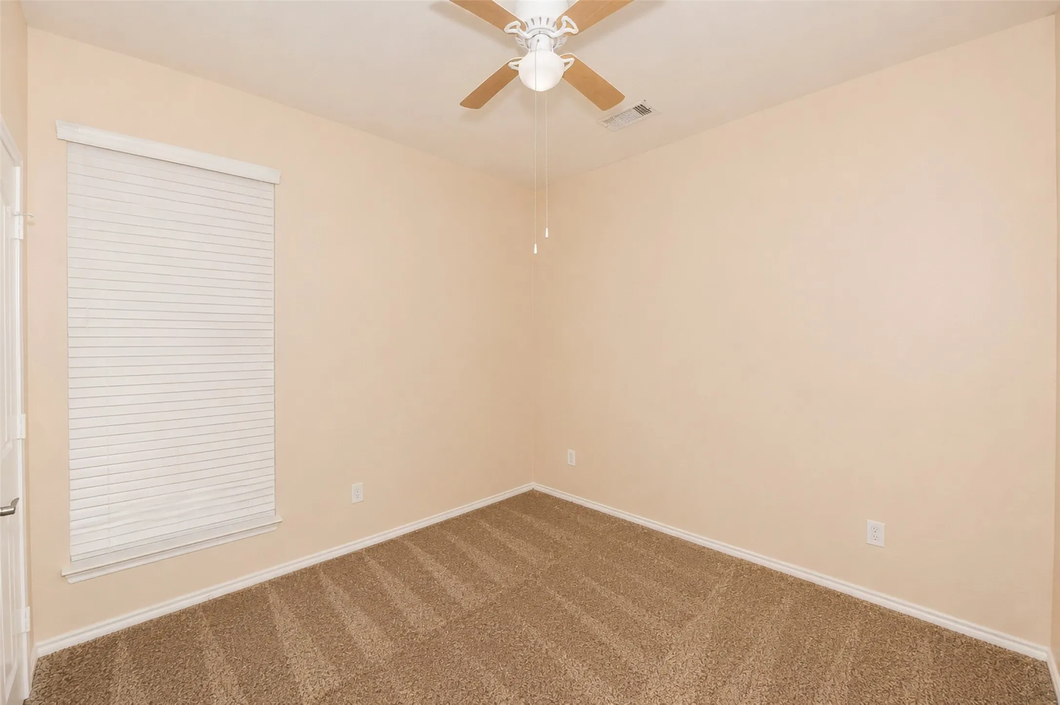 Single Family Residence For Rent in Tarrant County , 12808 Old Macgregor Lane, Fort Worth, Texas 76244, 4 Bedroom, 2 Bathroom, 2 Garage spaces, 1,673 Sqft, built in 2006, mls#21364528, Real Estate Agent in Fort Worth, Homes For Rent in Tarrant county, Homes For Rent in Fort Worth, Realtor in Fort Worth Texas, Real Estate Brokerage Independent Realty Texas, Luminita Cordes Realtor