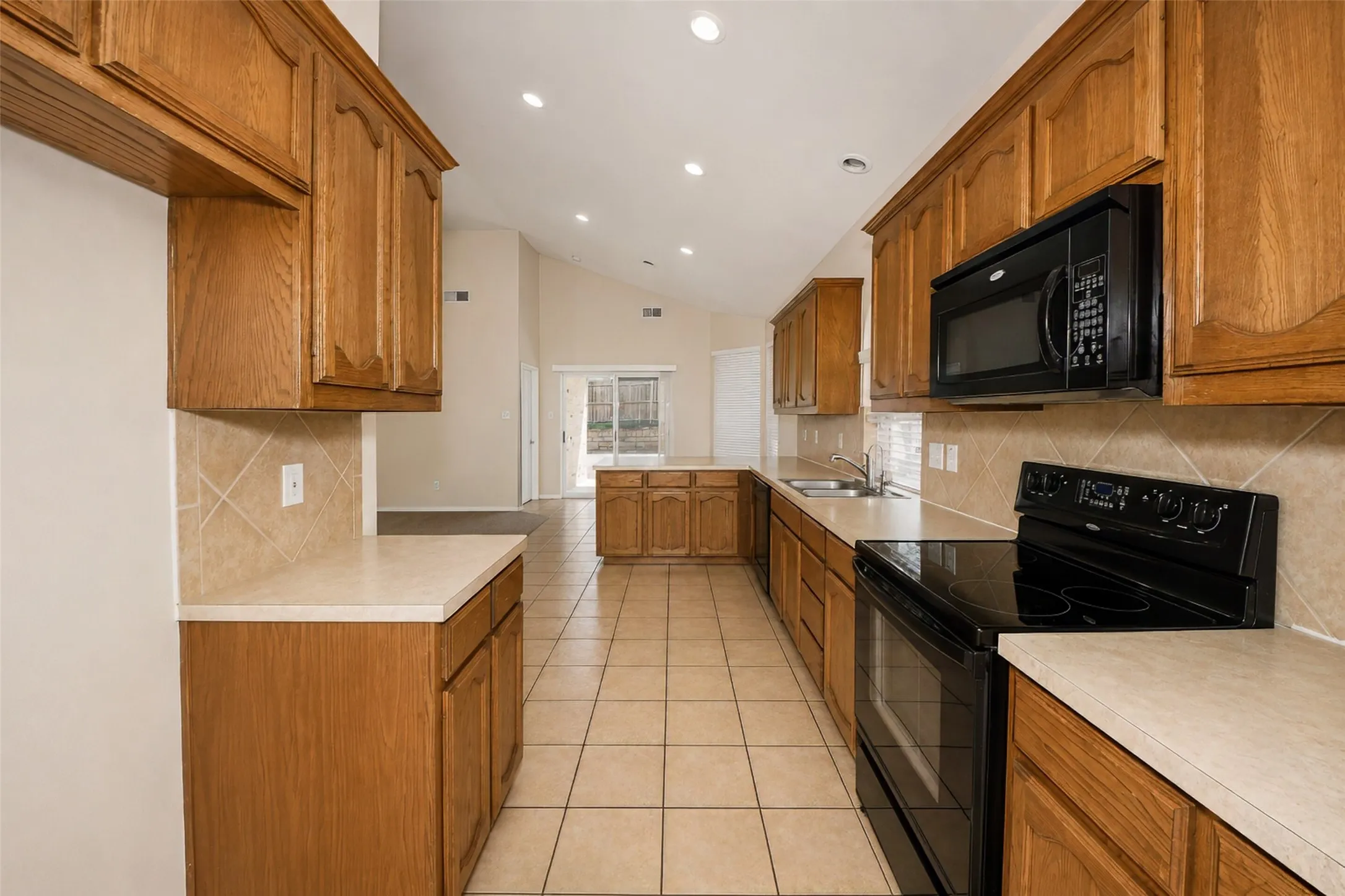 Single Family Residence For Rent in Tarrant County , 12808 Old Macgregor Lane, Fort Worth, Texas 76244, 4 Bedroom, 2 Bathroom, 2 Garage spaces, 1,673 Sqft, built in 2006, mls#21364528, Real Estate Agent in Fort Worth, Homes For Rent in Tarrant county, Homes For Rent in Fort Worth, Realtor in Fort Worth Texas, Real Estate Brokerage Independent Realty Texas, Luminita Cordes Realtor