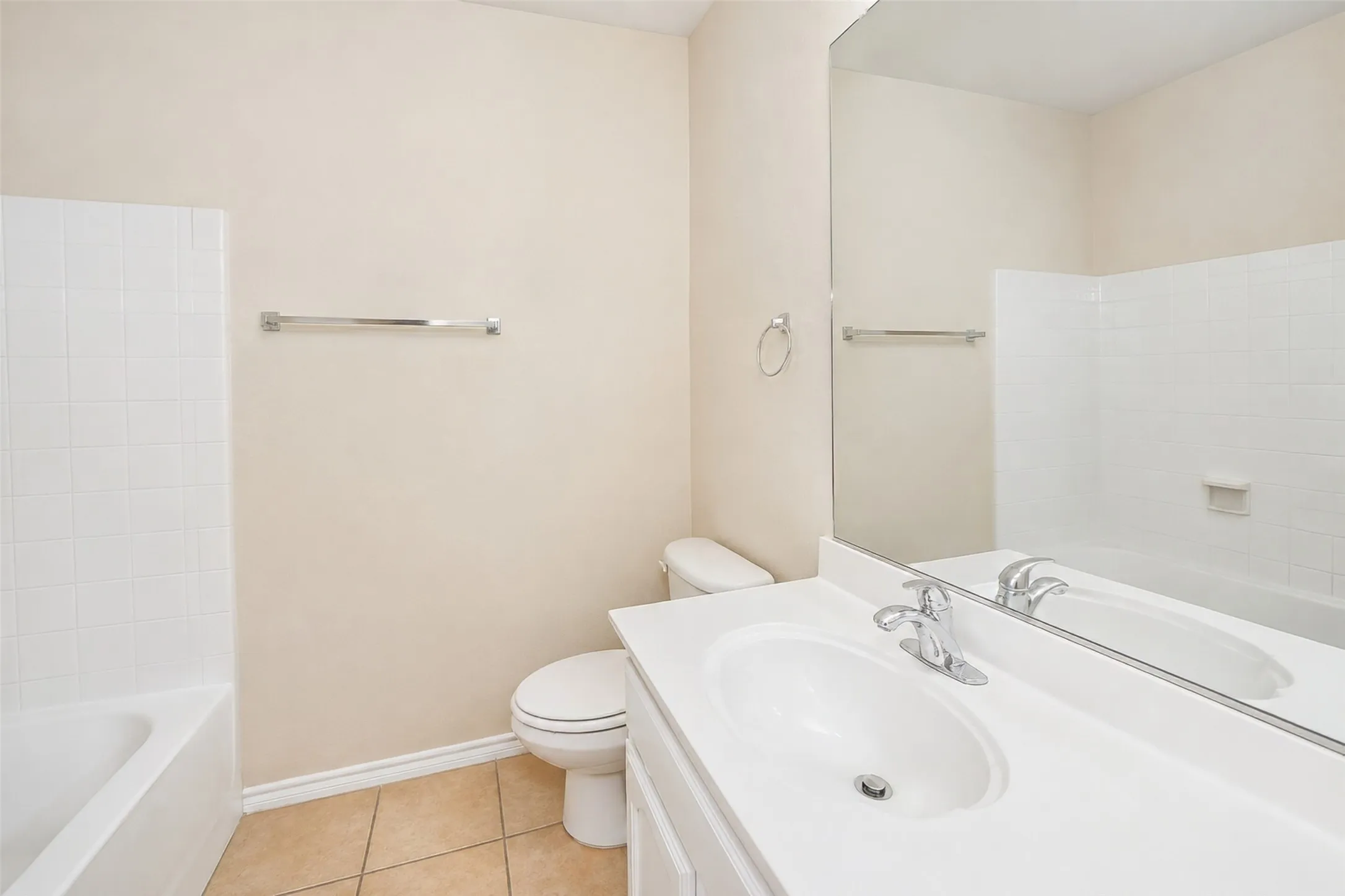 Single Family Residence For Rent in Tarrant County , 12808 Old Macgregor Lane, Fort Worth, Texas 76244, 4 Bedroom, 2 Bathroom, 2 Garage spaces, 1,673 Sqft, built in 2006, mls#21364528, Real Estate Agent in Fort Worth, Homes For Rent in Tarrant county, Homes For Rent in Fort Worth, Realtor in Fort Worth Texas, Real Estate Brokerage Independent Realty Texas, Luminita Cordes Realtor