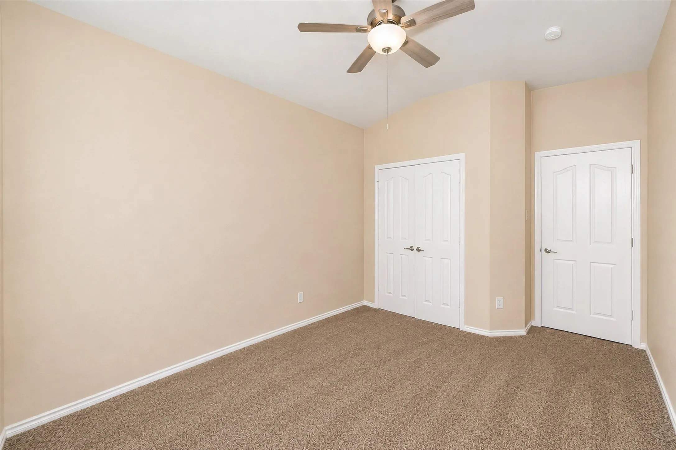 Single Family Residence For Rent in Tarrant County , 12808 Old Macgregor Lane, Fort Worth, Texas 76244, 4 Bedroom, 2 Bathroom, 2 Garage spaces, 1,673 Sqft, built in 2006, mls#21364528, Real Estate Agent in Fort Worth, Homes For Rent in Tarrant county, Homes For Rent in Fort Worth, Realtor in Fort Worth Texas, Real Estate Brokerage Independent Realty Texas, Luminita Cordes Realtor