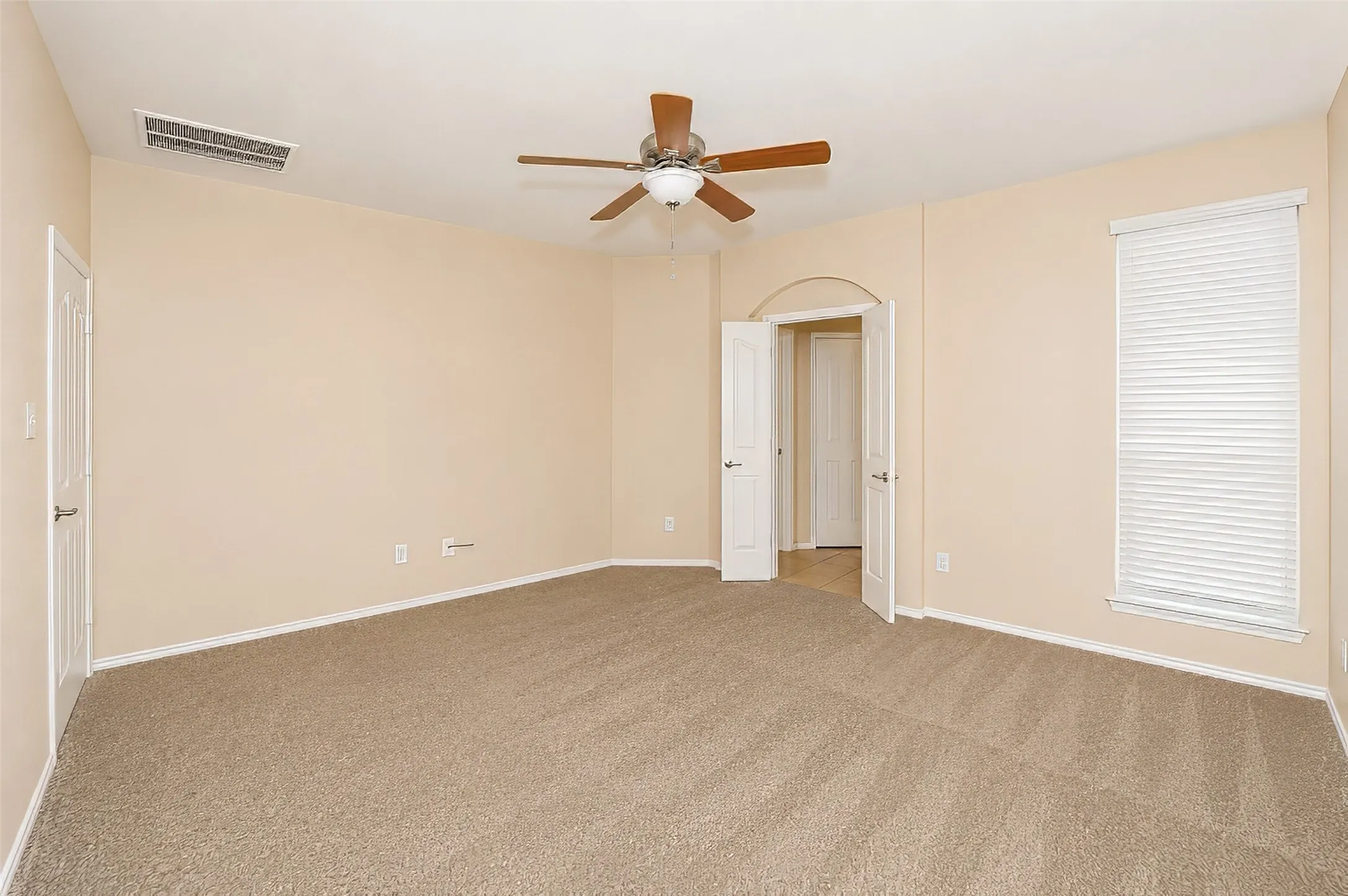 Single Family Residence For Rent in Tarrant County , 12808 Old Macgregor Lane, Fort Worth, Texas 76244, 4 Bedroom, 2 Bathroom, 2 Garage spaces, 1,673 Sqft, built in 2006, mls#21364528, Real Estate Agent in Fort Worth, Homes For Rent in Tarrant county, Homes For Rent in Fort Worth, Realtor in Fort Worth Texas, Real Estate Brokerage Independent Realty Texas, Luminita Cordes Realtor