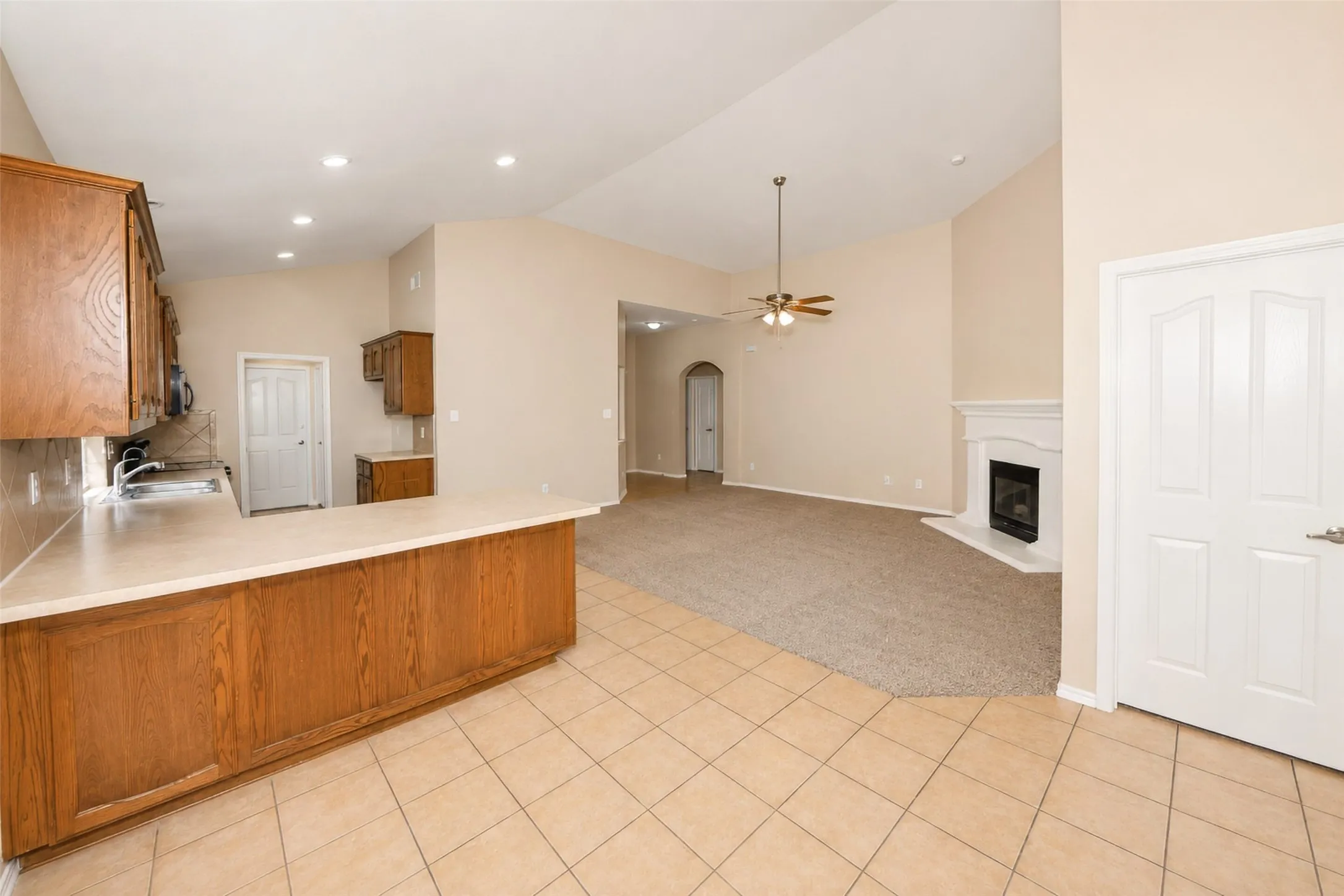 Single Family Residence For Rent in Tarrant County , 12808 Old Macgregor Lane, Fort Worth, Texas 76244, 4 Bedroom, 2 Bathroom, 2 Garage spaces, 1,673 Sqft, built in 2006, mls#21364528, Real Estate Agent in Fort Worth, Homes For Rent in Tarrant county, Homes For Rent in Fort Worth, Realtor in Fort Worth Texas, Real Estate Brokerage Independent Realty Texas, Luminita Cordes Realtor