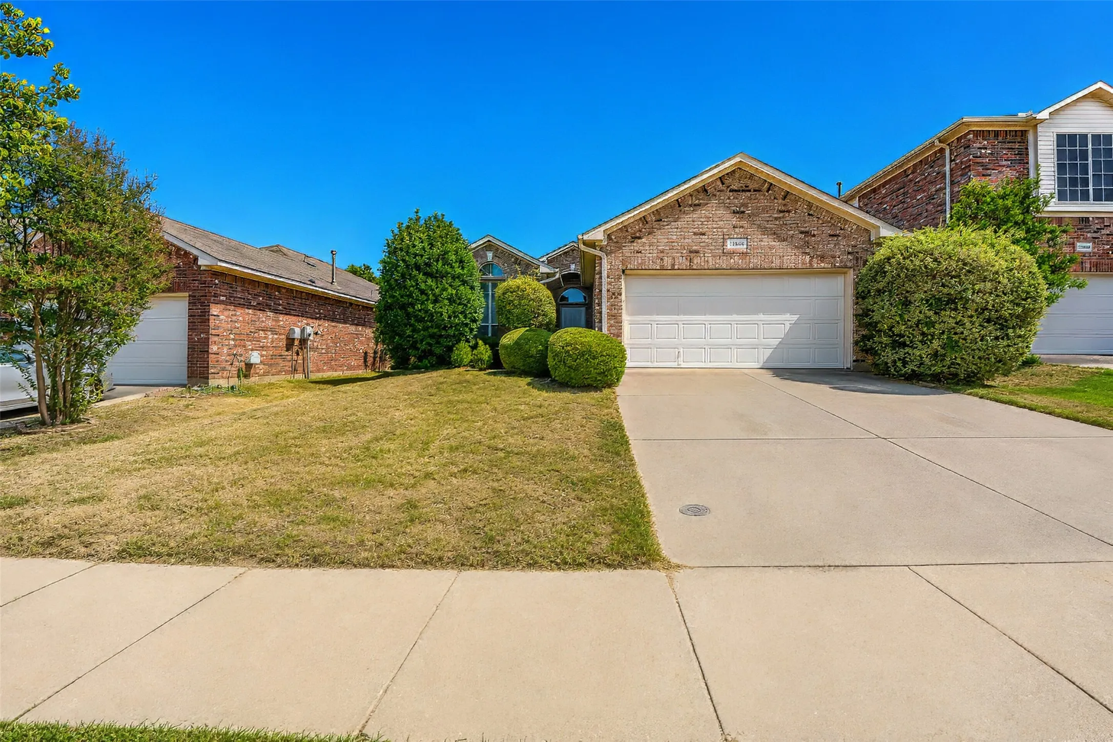 Single Family Residence For Rent in Tarrant County , 12808 Old Macgregor Lane, Fort Worth, Texas 76244, 4 Bedroom, 2 Bathroom, 2 Garage spaces, 1,673 Sqft, built in 2006, mls#21364528, Real Estate Agent in Fort Worth, Homes For Rent in Tarrant county, Homes For Rent in Fort Worth, Realtor in Fort Worth Texas, Real Estate Brokerage Independent Realty Texas, Luminita Cordes Realtor
