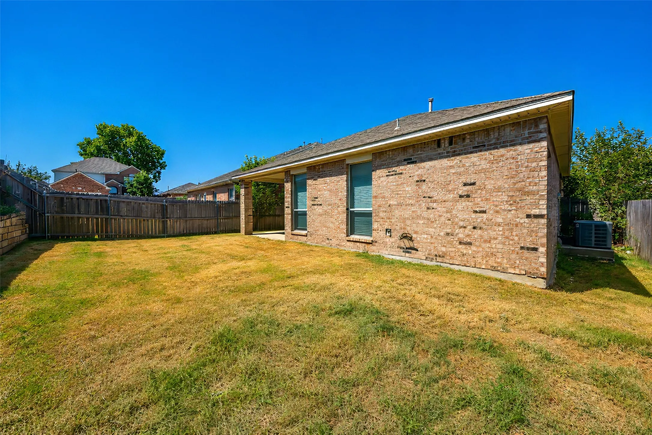 Single Family Residence For Rent in Tarrant County , 12808 Old Macgregor Lane, Fort Worth, Texas 76244, 4 Bedroom, 2 Bathroom, 2 Garage spaces, 1,673 Sqft, built in 2006, mls#21364528, Real Estate Agent in Fort Worth, Homes For Rent in Tarrant county, Homes For Rent in Fort Worth, Realtor in Fort Worth Texas, Real Estate Brokerage Independent Realty Texas, Luminita Cordes Realtor