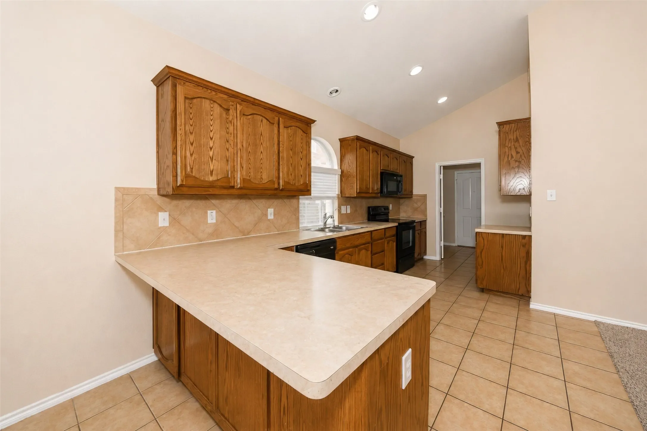 Single Family Residence For Rent in Tarrant County , 12808 Old Macgregor Lane, Fort Worth, Texas 76244, 4 Bedroom, 2 Bathroom, 2 Garage spaces, 1,673 Sqft, built in 2006, mls#21364528, Real Estate Agent in Fort Worth, Homes For Rent in Tarrant county, Homes For Rent in Fort Worth, Realtor in Fort Worth Texas, Real Estate Brokerage Independent Realty Texas, Luminita Cordes Realtor