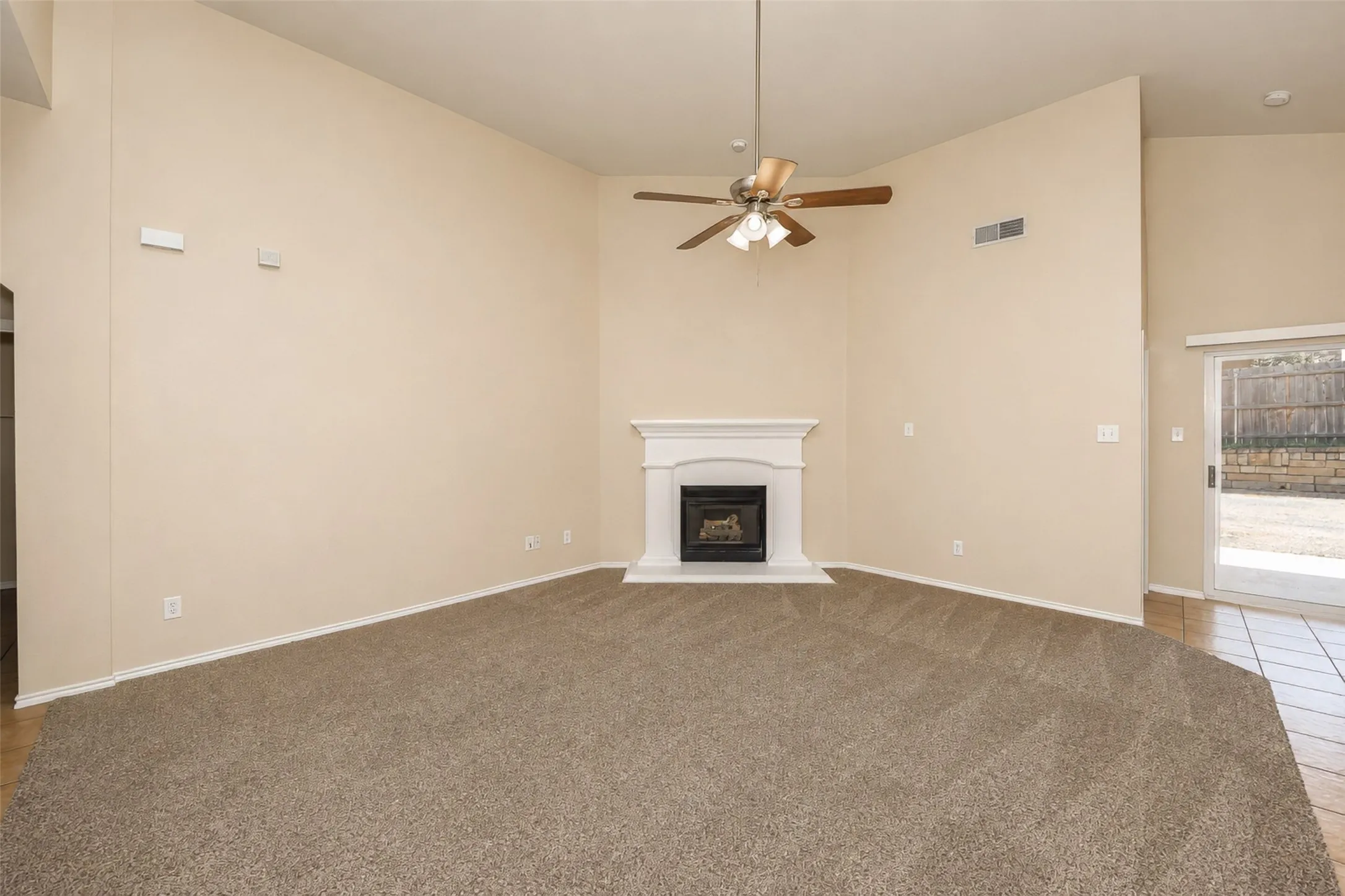 Single Family Residence For Rent in Tarrant County , 12808 Old Macgregor Lane, Fort Worth, Texas 76244, 4 Bedroom, 2 Bathroom, 2 Garage spaces, 1,673 Sqft, built in 2006, mls#21364528, Real Estate Agent in Fort Worth, Homes For Rent in Tarrant county, Homes For Rent in Fort Worth, Realtor in Fort Worth Texas, Real Estate Brokerage Independent Realty Texas, Luminita Cordes Realtor
