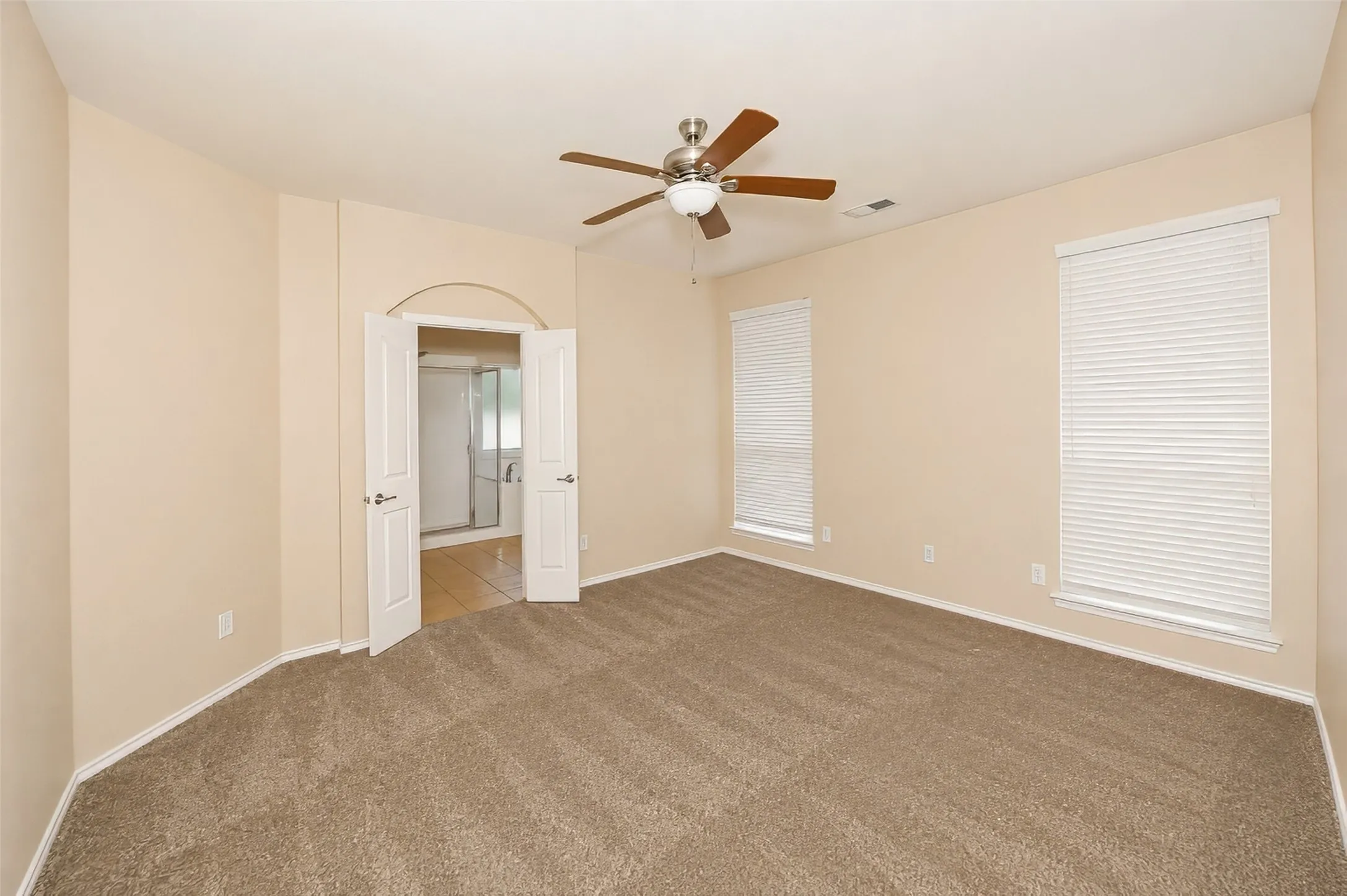 Single Family Residence For Rent in Tarrant County , 12808 Old Macgregor Lane, Fort Worth, Texas 76244, 4 Bedroom, 2 Bathroom, 2 Garage spaces, 1,673 Sqft, built in 2006, mls#21364528, Real Estate Agent in Fort Worth, Homes For Rent in Tarrant county, Homes For Rent in Fort Worth, Realtor in Fort Worth Texas, Real Estate Brokerage Independent Realty Texas, Luminita Cordes Realtor