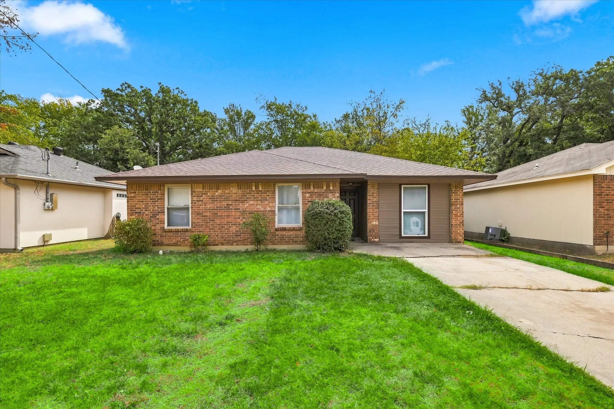 Single Family Residence For Sale in Denton County , 921 Baldwin Street, Denton, Texas 76205, 3 Bedroom, 1 Bathroom, Garage spaces, 1,015 Sqft, built in 1983, mls#21357724, Real Estate Agent in Denton, Homes For Sale in Denton county, Homes For Sale in Denton, Realtor in Denton Texas, Real Estate Brokerage Independent Realty Texas, Luminita Cordes Realtor