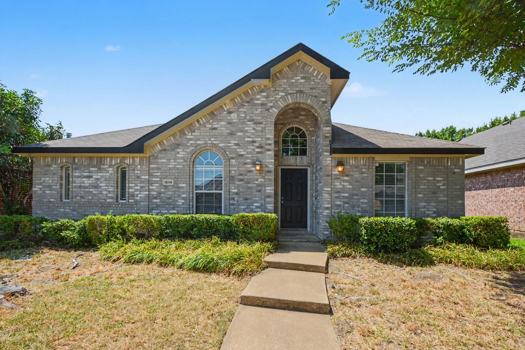 Single Family Residence For Sale in Collin County , 1614 Woodhaven Court, Allen, Texas 75002, 3 Bedroom, 2 Bathroom, 2 Garage spaces, 1,875 Sqft, built in 2001, mls#21367738, Real Estate Agent in Allen, Homes For Sale in Collin county, Homes For Sale in Allen, Realtor in Allen Texas, Real Estate Brokerage Independent Realty Texas, Luminita Cordes Realtor