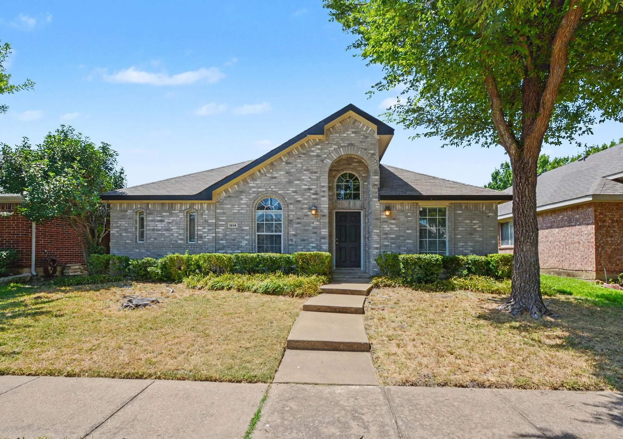 Single Family Residence For Sale in Collin County , 1614 Woodhaven Court, Allen, Texas 75002, 3 Bedroom, 2 Bathroom, 2 Garage spaces, 1,875 Sqft, built in 2001, mls#21367738, Real Estate Agent in Allen, Homes For Sale in Collin county, Homes For Sale in Allen, Realtor in Allen Texas, Real Estate Brokerage Independent Realty Texas, Luminita Cordes Realtor