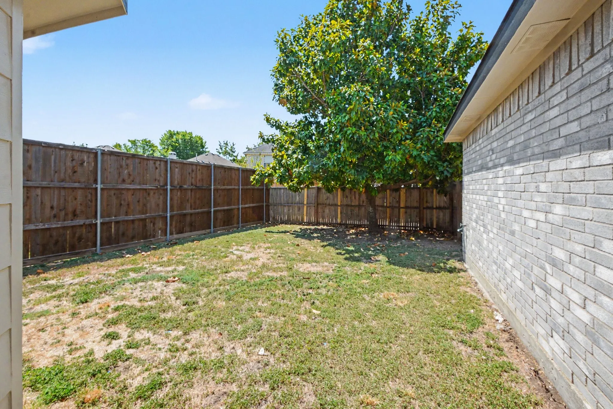 Single Family Residence For Sale in Collin County , 1614 Woodhaven Court, Allen, Texas 75002, 3 Bedroom, 2 Bathroom, 2 Garage spaces, 1,875 Sqft, built in 2001, mls#21367738, Real Estate Agent in Allen, Homes For Sale in Collin county, Homes For Sale in Allen, Realtor in Allen Texas, Real Estate Brokerage Independent Realty Texas, Luminita Cordes Realtor