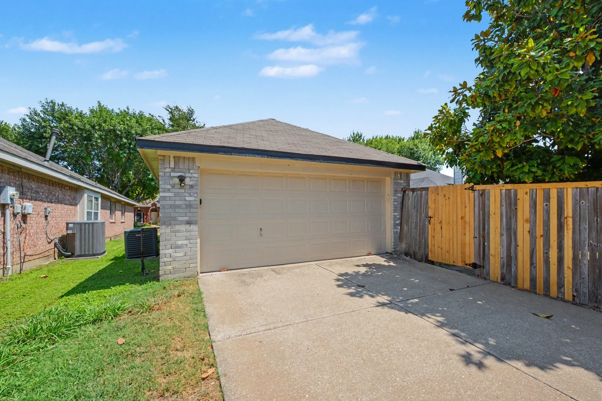 Single Family Residence For Sale in Collin County , 1614 Woodhaven Court, Allen, Texas 75002, 3 Bedroom, 2 Bathroom, 2 Garage spaces, 1,875 Sqft, built in 2001, mls#21367738, Real Estate Agent in Allen, Homes For Sale in Collin county, Homes For Sale in Allen, Realtor in Allen Texas, Real Estate Brokerage Independent Realty Texas, Luminita Cordes Realtor