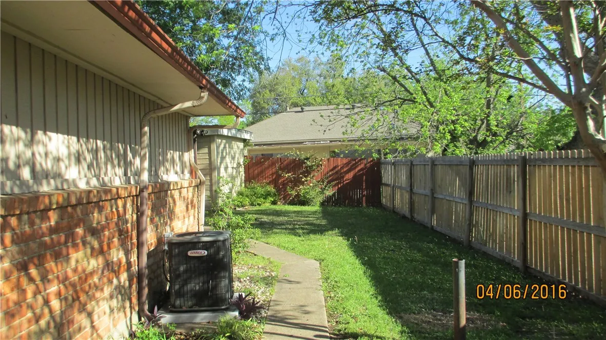 Nice side yard leads to the garage