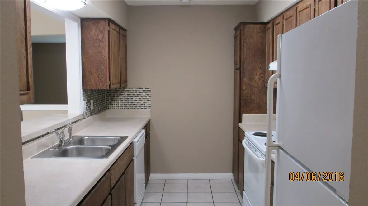 Kitchen with lots of counter space