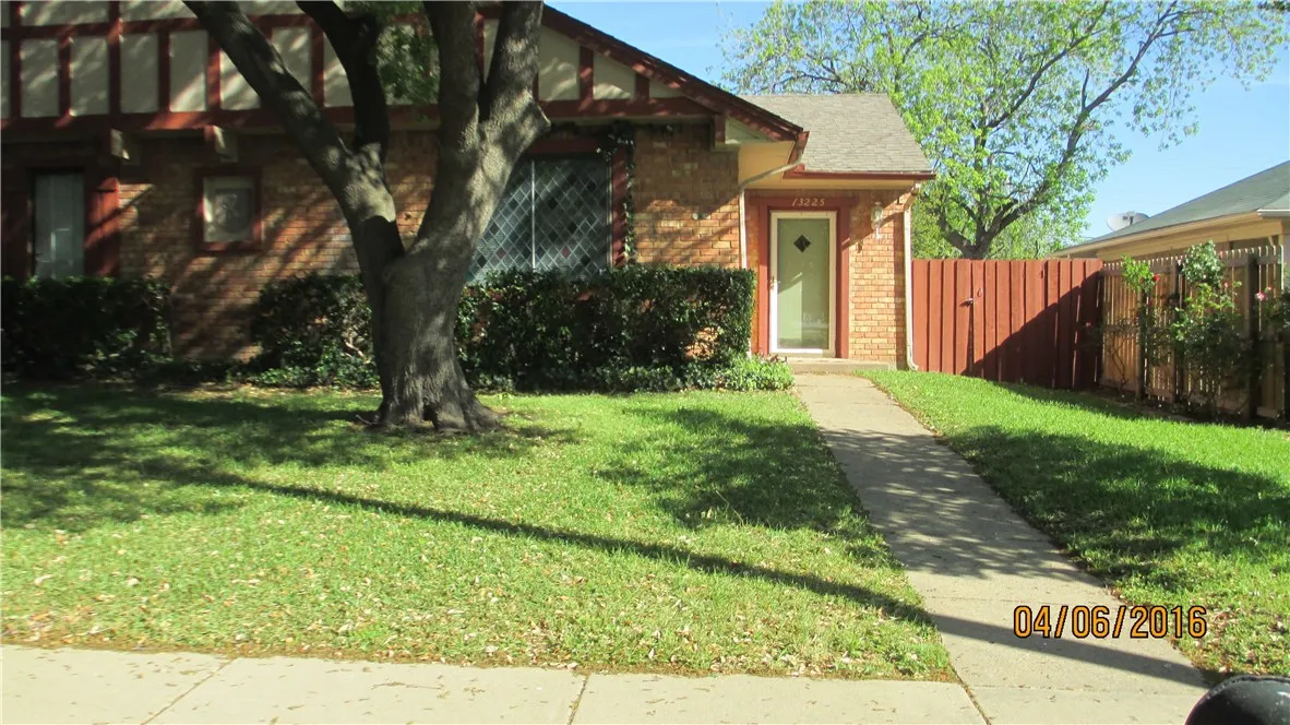 Duplex For Rent in Dallas County , 13223 Kit Lane 13225, Dallas, Texas 75240, 3 Bedroom, 2 Bathroom, 1 Garage spaces, 1,513 Sqft, built in 1966, mls#21366265, Real Estate Agent in Dallas, Homes For Rent in Dallas county, Homes For Rent in Dallas, Realtor in Dallas Texas, Real Estate Brokerage Independent Realty Texas, Luminita Cordes Realtor