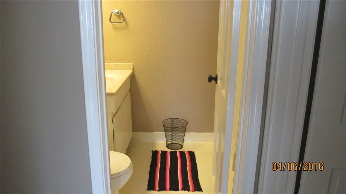 Hall bath has tub
