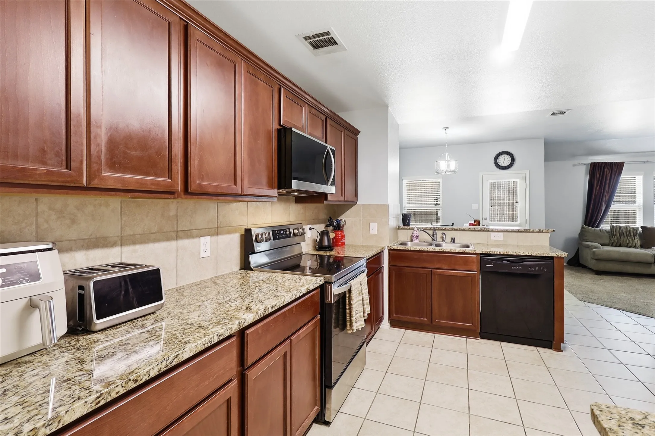 Single Family Residence For Rent in Kaufman County , 2380 Willard Way, Forney, Texas 75126, 4 Bedroom, 2 Bathroom, 2 Garage spaces, 1,894 Sqft, built in 2017, mls#21367723, Real Estate Agent in Forney, Homes For Rent in Kaufman county, Homes For Rent in Forney, Realtor in Forney Texas, Real Estate Brokerage Independent Realty Texas, Luminita Cordes Realtor