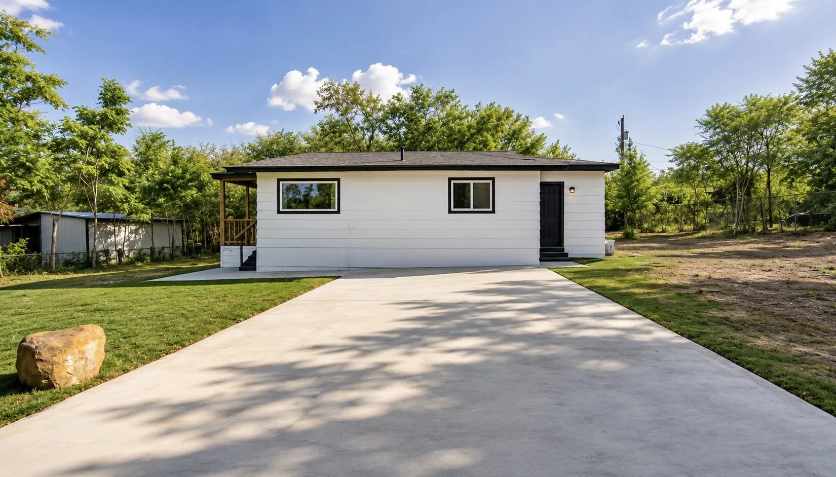 Single Family Residence For Rent in Tarrant County , 7061 Base Street, Azle, Texas 76020, 2 Bedroom, 1 Bathroom, Garage spaces, 780 Sqft, built in 1955, mls#21356563, Real Estate Agent in Azle, Homes For Rent in Tarrant county, Homes For Rent in Azle, Realtor in Azle Texas, Real Estate Brokerage Independent Realty Texas, Luminita Cordes Realtor
