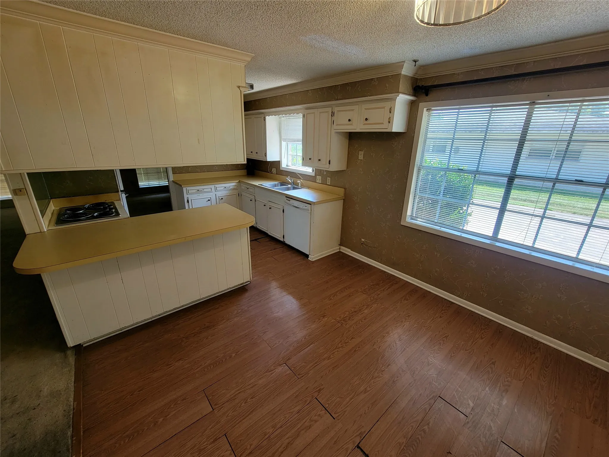Single Family Residence For Sale in Bowie County , 303 Merrill, New Boston, Texas 75570, 4 Bedroom, 3 Bathroom, 1 Garage spaces, 2,608 Sqft, built in 1974, mls#21367783, Real Estate Agent in New Boston, Homes For Sale in Bowie county, Homes For Sale in New Boston, Realtor in New Boston Texas, Real Estate Brokerage Independent Realty Texas, Luminita Cordes Realtor