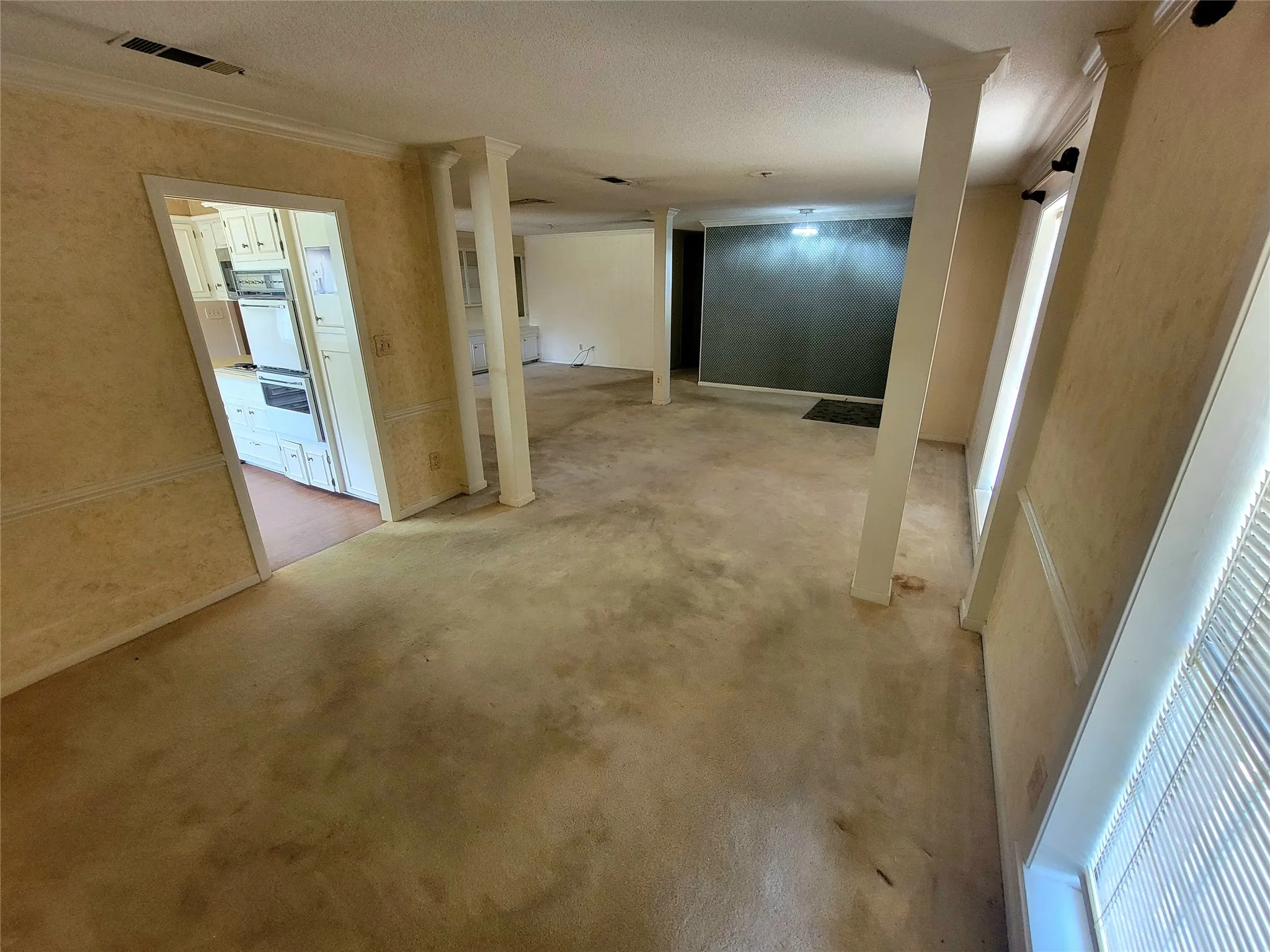 Single Family Residence For Sale in Bowie County , 303 Merrill, New Boston, Texas 75570, 4 Bedroom, 3 Bathroom, 1 Garage spaces, 2,608 Sqft, built in 1974, mls#21367783, Real Estate Agent in New Boston, Homes For Sale in Bowie county, Homes For Sale in New Boston, Realtor in New Boston Texas, Real Estate Brokerage Independent Realty Texas, Luminita Cordes Realtor