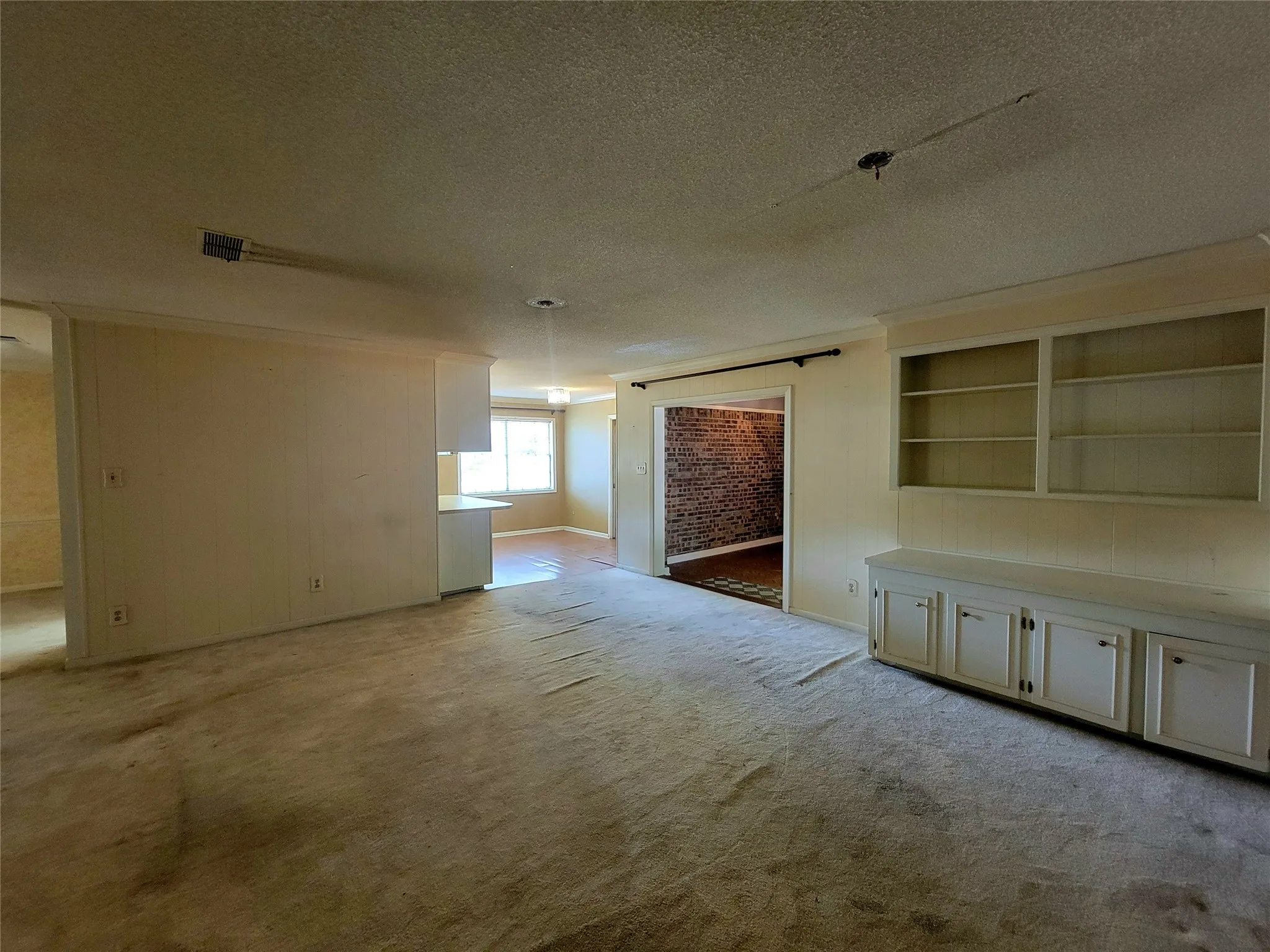 Single Family Residence For Sale in Bowie County , 303 Merrill, New Boston, Texas 75570, 4 Bedroom, 3 Bathroom, 1 Garage spaces, 2,608 Sqft, built in 1974, mls#21367783, Real Estate Agent in New Boston, Homes For Sale in Bowie county, Homes For Sale in New Boston, Realtor in New Boston Texas, Real Estate Brokerage Independent Realty Texas, Luminita Cordes Realtor