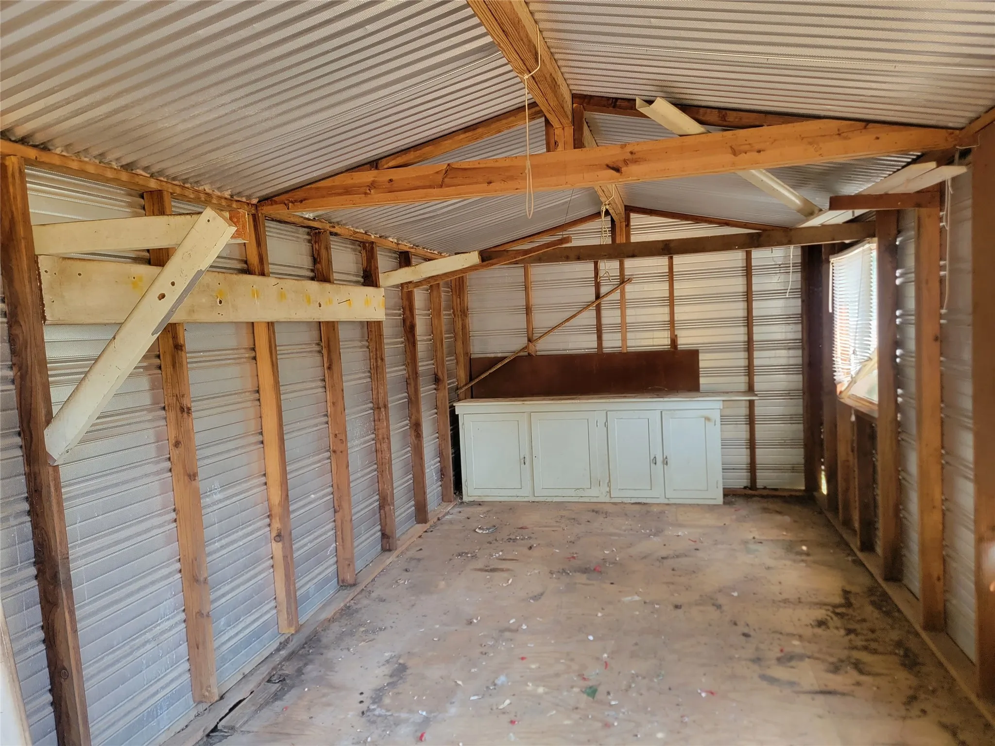 Single Family Residence For Sale in Bowie County , 303 Merrill, New Boston, Texas 75570, 4 Bedroom, 3 Bathroom, 1 Garage spaces, 2,608 Sqft, built in 1974, mls#21367783, Real Estate Agent in New Boston, Homes For Sale in Bowie county, Homes For Sale in New Boston, Realtor in New Boston Texas, Real Estate Brokerage Independent Realty Texas, Luminita Cordes Realtor