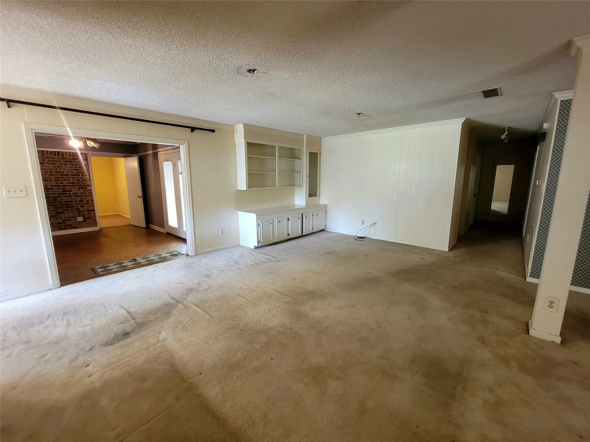 Single Family Residence For Sale in Bowie County , 303 Merrill, New Boston, Texas 75570, 4 Bedroom, 3 Bathroom, 1 Garage spaces, 2,608 Sqft, built in 1974, mls#21367783, Real Estate Agent in New Boston, Homes For Sale in Bowie county, Homes For Sale in New Boston, Realtor in New Boston Texas, Real Estate Brokerage Independent Realty Texas, Luminita Cordes Realtor