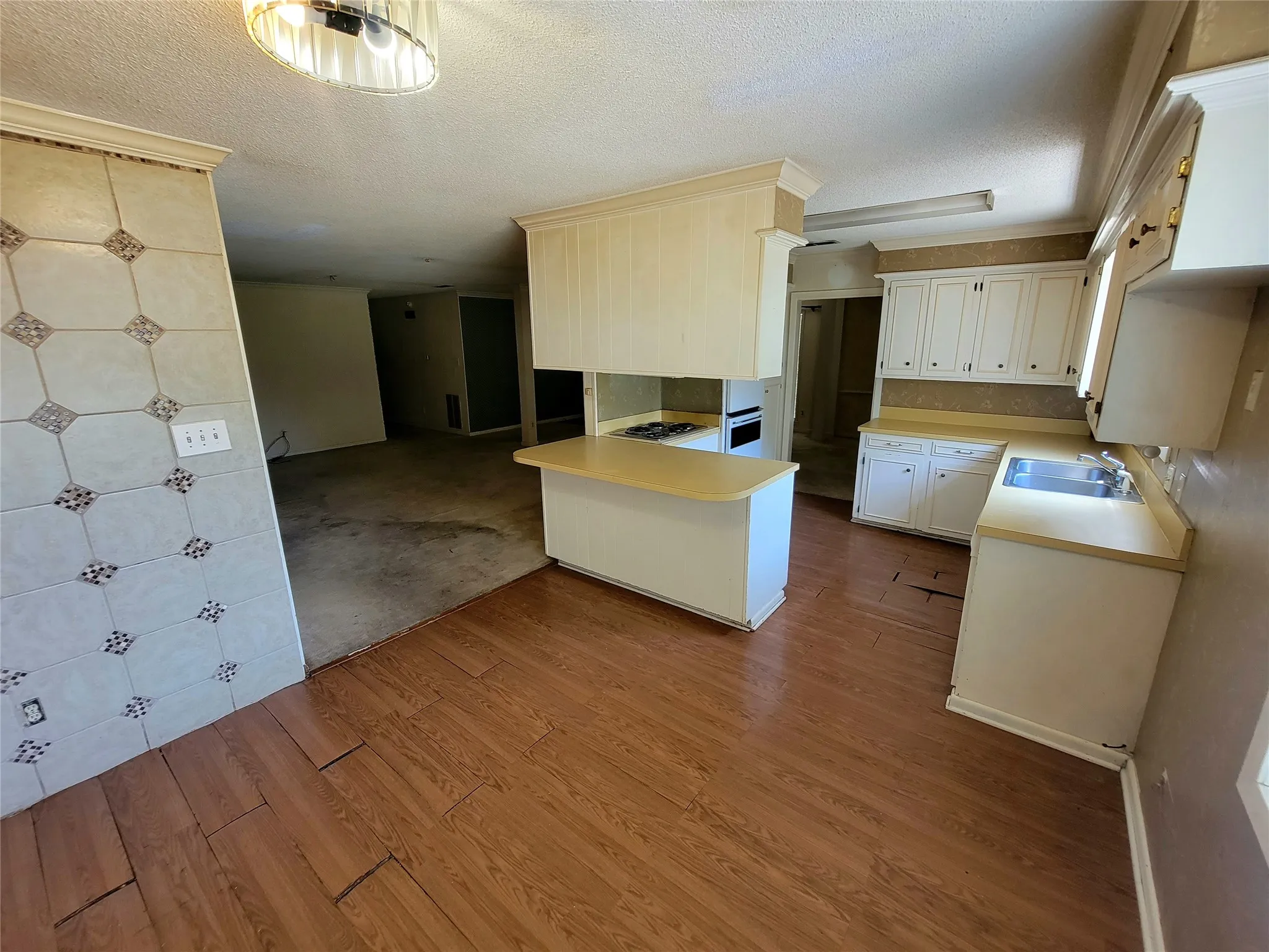 Single Family Residence For Sale in Bowie County , 303 Merrill, New Boston, Texas 75570, 4 Bedroom, 3 Bathroom, 1 Garage spaces, 2,608 Sqft, built in 1974, mls#21367783, Real Estate Agent in New Boston, Homes For Sale in Bowie county, Homes For Sale in New Boston, Realtor in New Boston Texas, Real Estate Brokerage Independent Realty Texas, Luminita Cordes Realtor