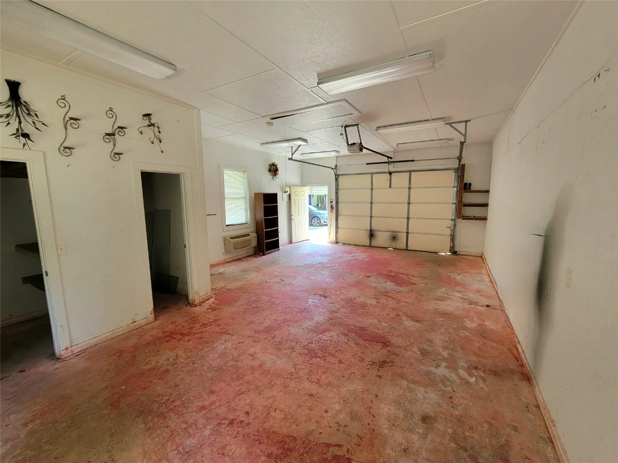 Single Family Residence For Sale in Bowie County , 303 Merrill, New Boston, Texas 75570, 4 Bedroom, 3 Bathroom, 1 Garage spaces, 2,608 Sqft, built in 1974, mls#21367783, Real Estate Agent in New Boston, Homes For Sale in Bowie county, Homes For Sale in New Boston, Realtor in New Boston Texas, Real Estate Brokerage Independent Realty Texas, Luminita Cordes Realtor