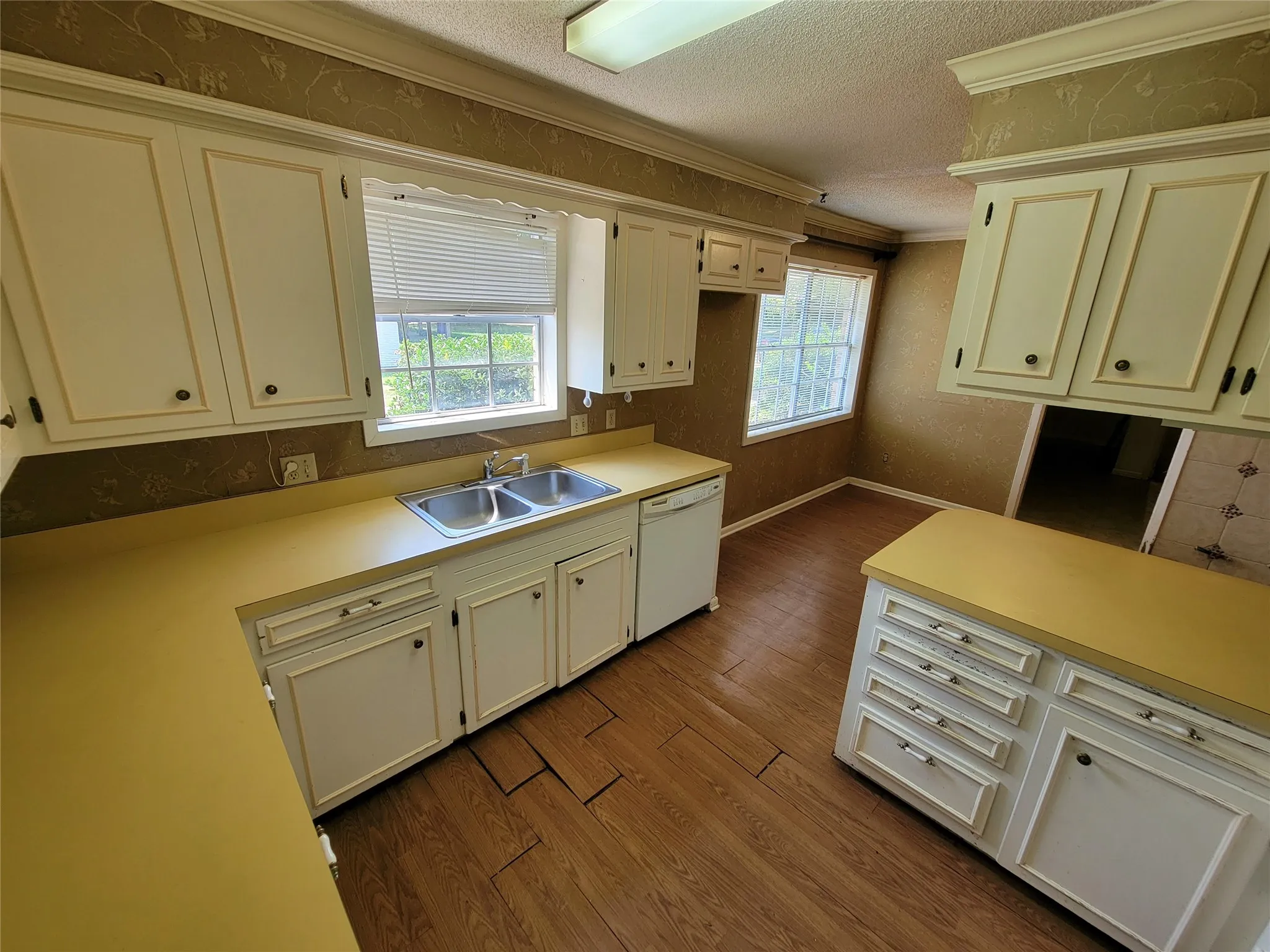 Single Family Residence For Sale in Bowie County , 303 Merrill, New Boston, Texas 75570, 4 Bedroom, 3 Bathroom, 1 Garage spaces, 2,608 Sqft, built in 1974, mls#21367783, Real Estate Agent in New Boston, Homes For Sale in Bowie county, Homes For Sale in New Boston, Realtor in New Boston Texas, Real Estate Brokerage Independent Realty Texas, Luminita Cordes Realtor