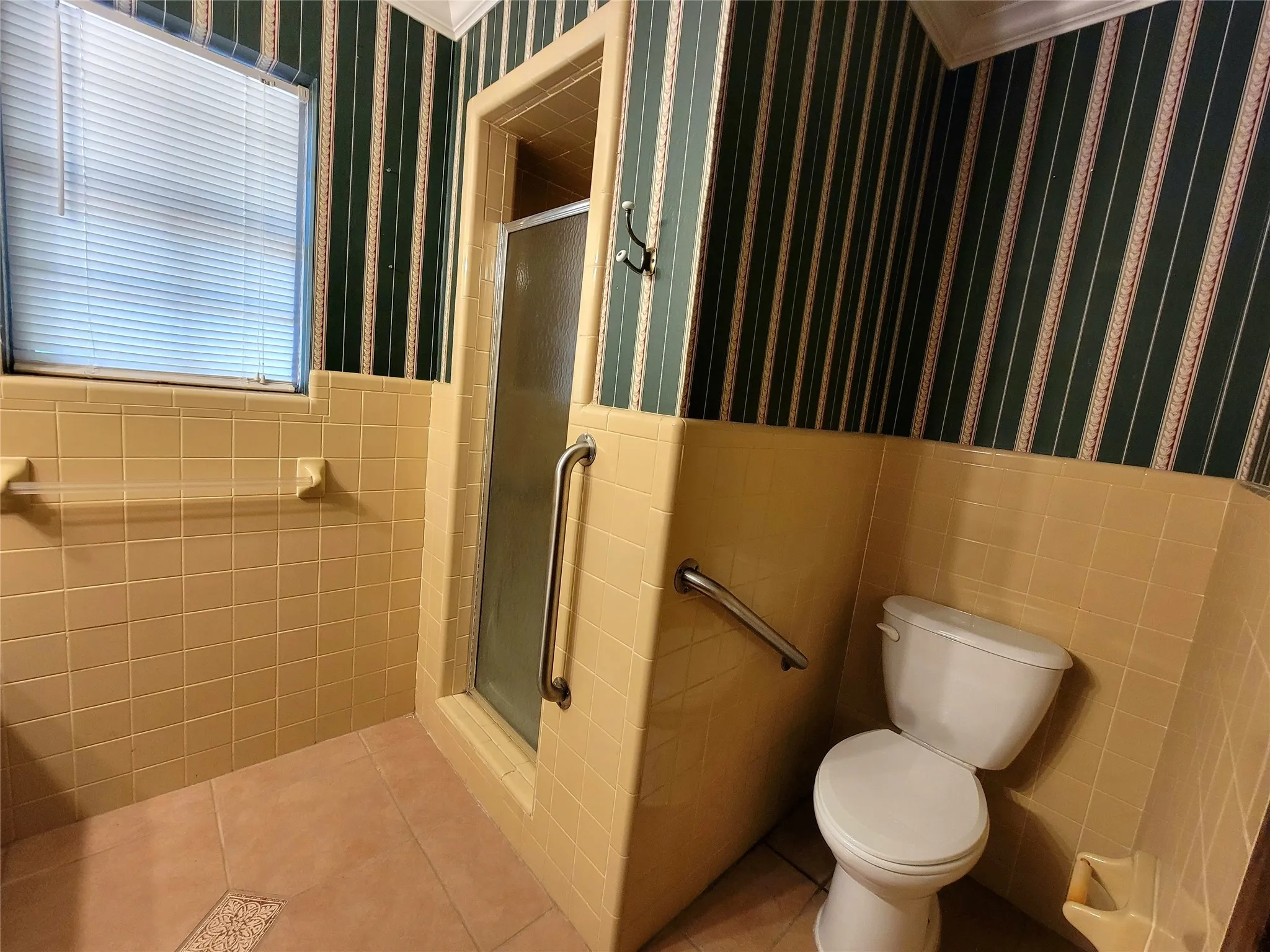 Single Family Residence For Sale in Bowie County , 303 Merrill, New Boston, Texas 75570, 4 Bedroom, 3 Bathroom, 1 Garage spaces, 2,608 Sqft, built in 1974, mls#21367783, Real Estate Agent in New Boston, Homes For Sale in Bowie county, Homes For Sale in New Boston, Realtor in New Boston Texas, Real Estate Brokerage Independent Realty Texas, Luminita Cordes Realtor