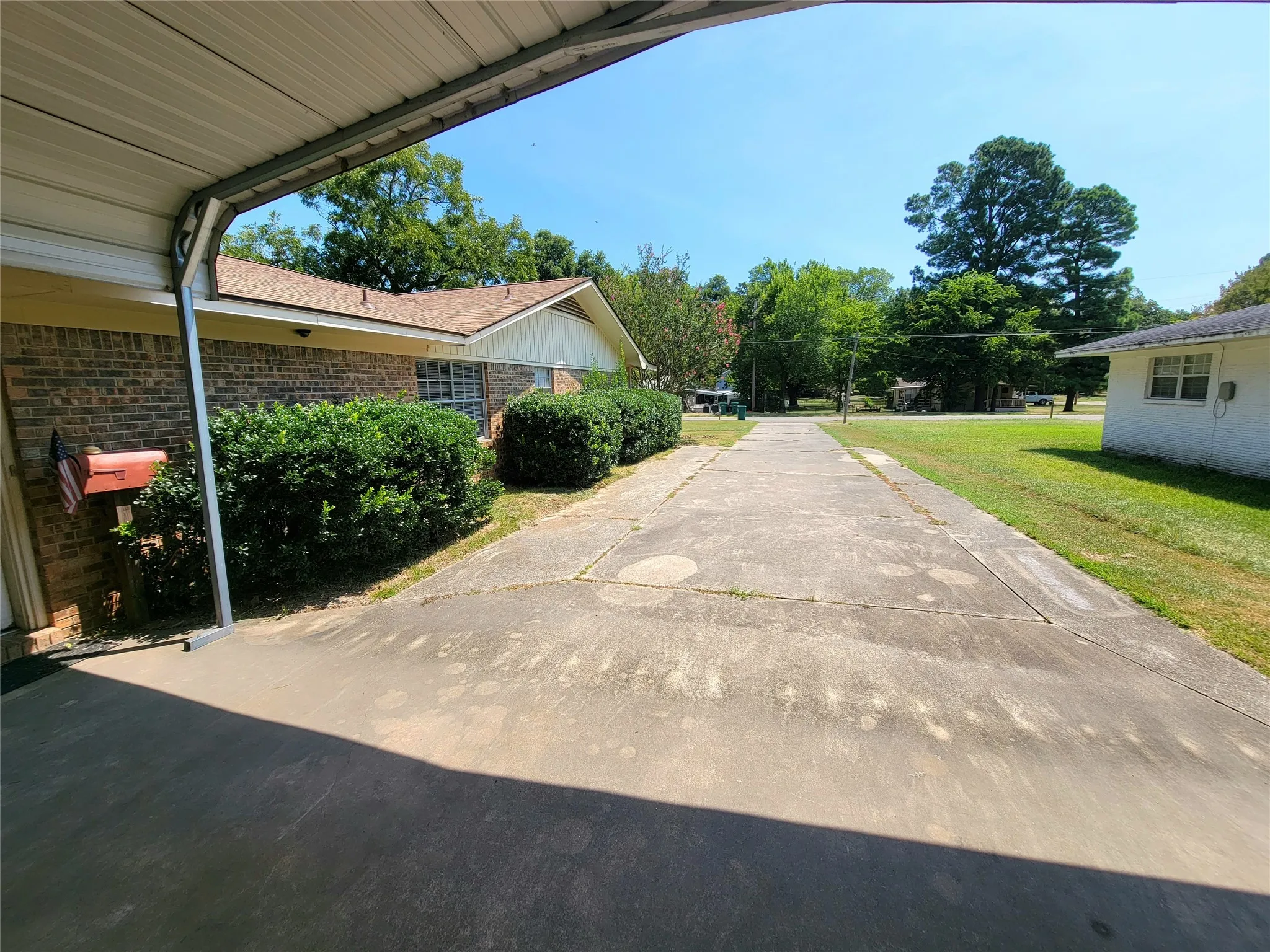 Single Family Residence For Sale in Bowie County , 303 Merrill, New Boston, Texas 75570, 4 Bedroom, 3 Bathroom, 1 Garage spaces, 2,608 Sqft, built in 1974, mls#21367783, Real Estate Agent in New Boston, Homes For Sale in Bowie county, Homes For Sale in New Boston, Realtor in New Boston Texas, Real Estate Brokerage Independent Realty Texas, Luminita Cordes Realtor
