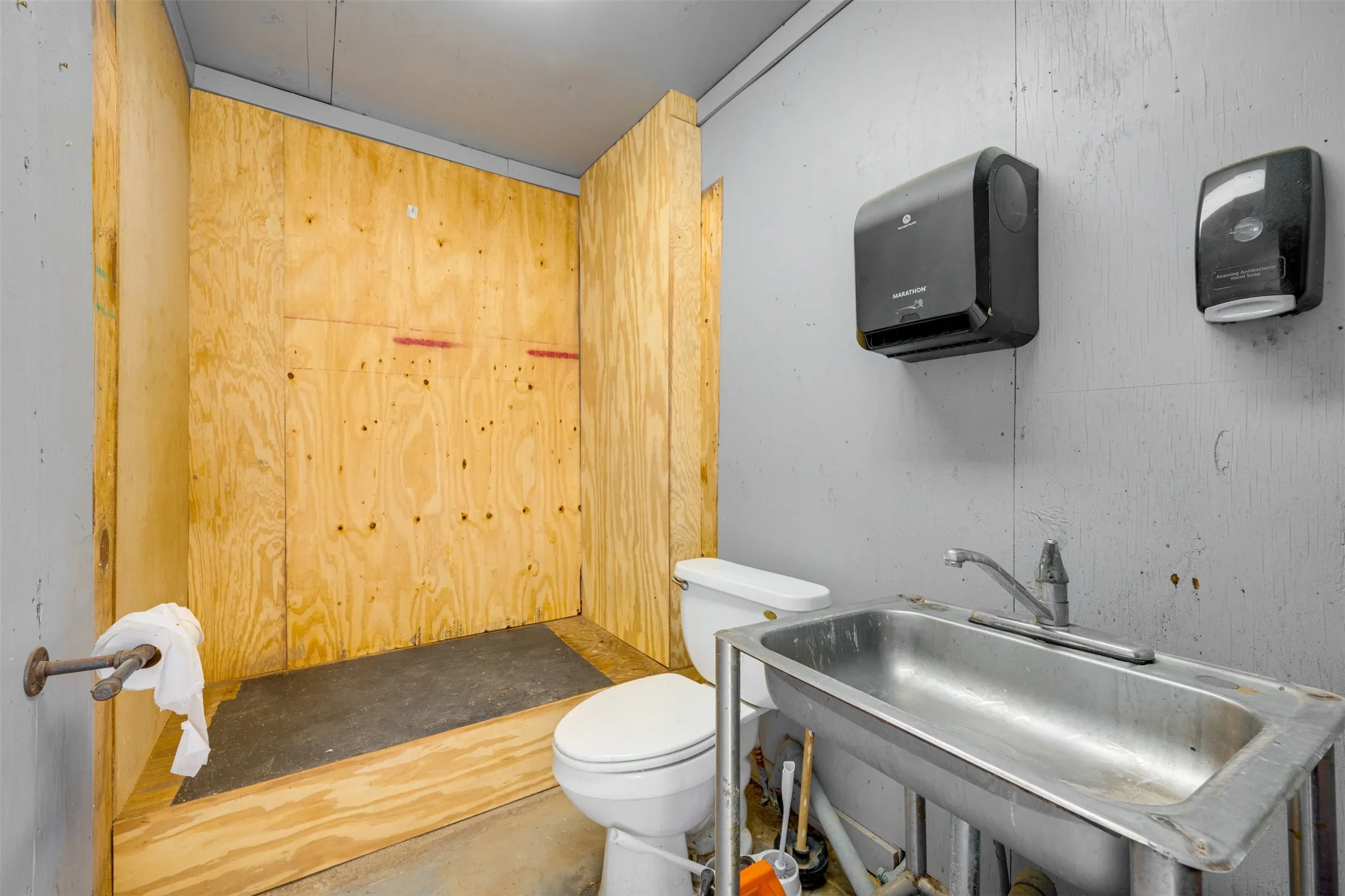 Office For Rent in Smith County , 10203 County Road 135, Flint, Texas 75762, 0, 0, Garage spaces, 0 Sqft, built in 2007, mls#21367785, Real Estate Agent in Flint, Homes For Rent in Smith county, Homes For Rent in Flint, Realtor in Flint Texas, Real Estate Brokerage Independent Realty Texas, Luminita Cordes Realtor