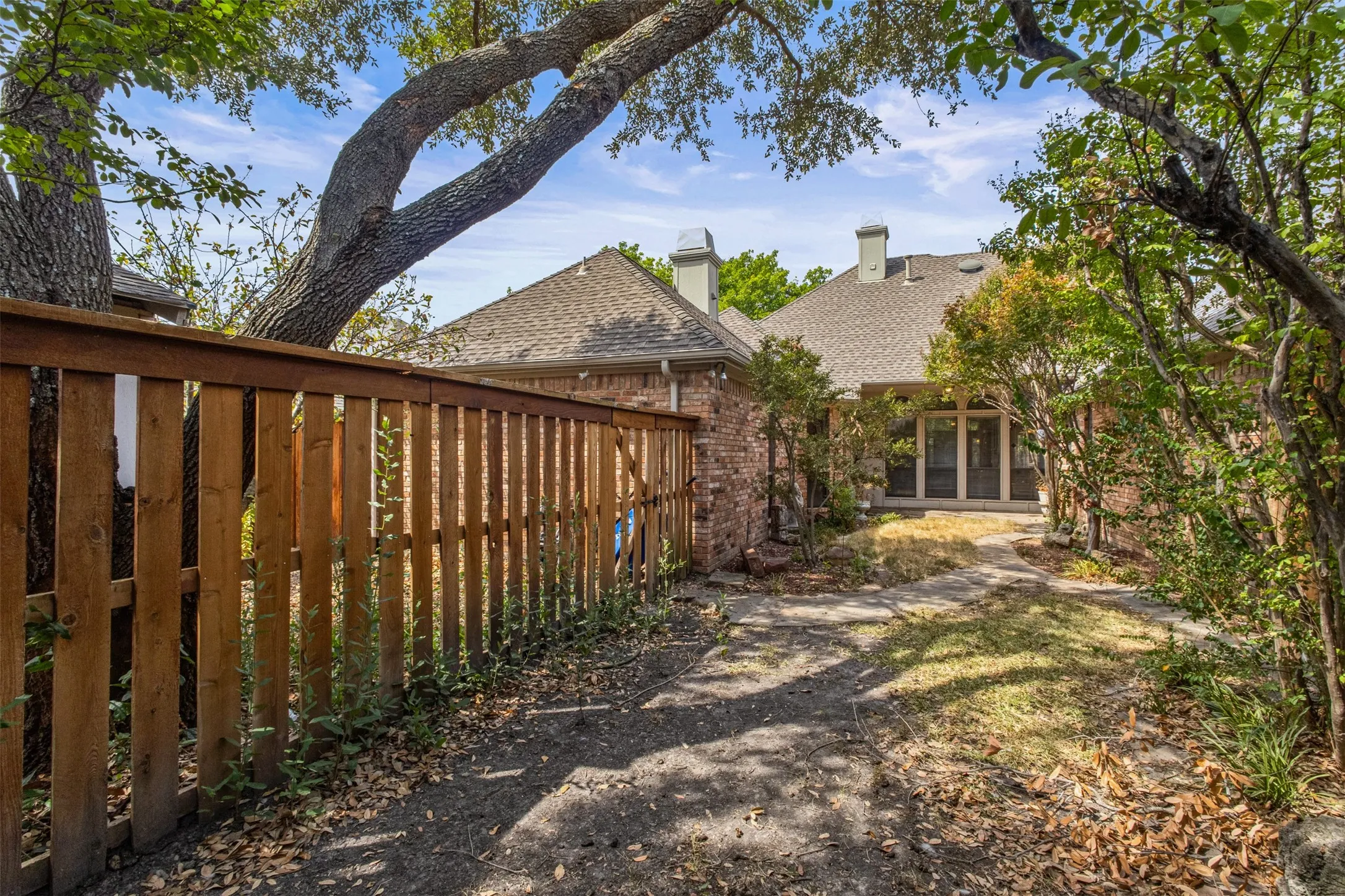 Single Family Residence For Sale in Collin County , 2616 Tulip Drive, Richardson, Texas 75082, 4 Bedroom, 3 Bathroom, 2 Garage spaces, 2,638 Sqft, built in 1989, mls#21361965, Real Estate Agent in Richardson, Homes For Sale in Collin county, Homes For Sale in Richardson, Realtor in Richardson Texas, Real Estate Brokerage Independent Realty Texas, Luminita Cordes Realtor