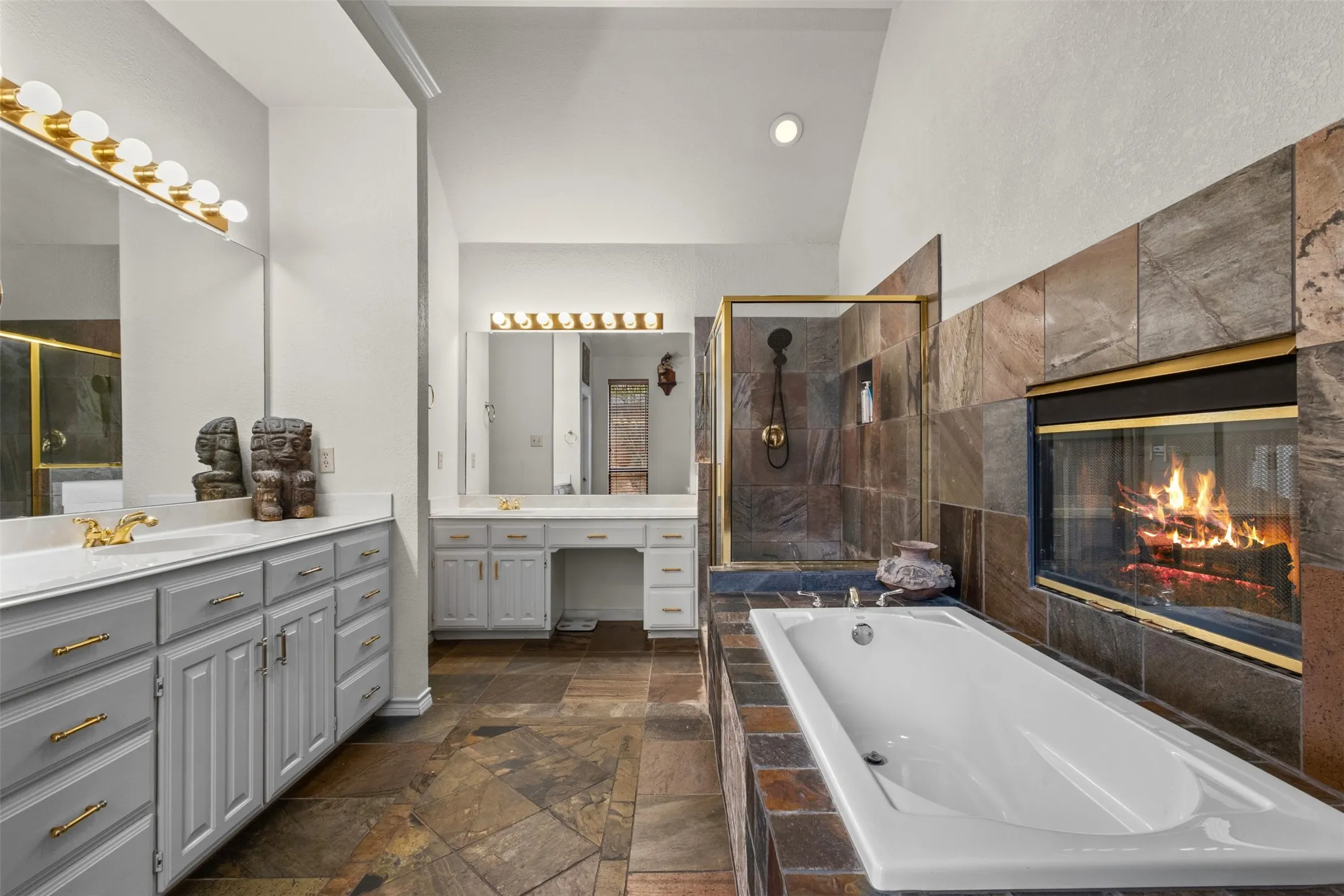 Single Family Residence For Sale in Collin County , 2616 Tulip Drive, Richardson, Texas 75082, 4 Bedroom, 3 Bathroom, 2 Garage spaces, 2,638 Sqft, built in 1989, mls#21361965, Real Estate Agent in Richardson, Homes For Sale in Collin county, Homes For Sale in Richardson, Realtor in Richardson Texas, Real Estate Brokerage Independent Realty Texas, Luminita Cordes Realtor