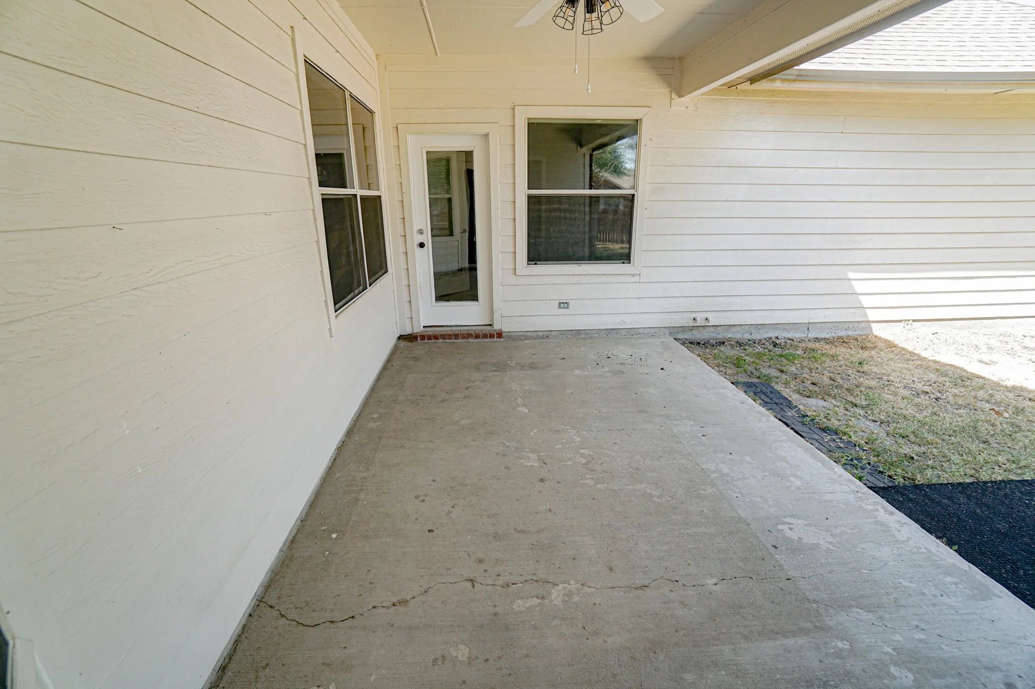 Single Family Residence For Sale in Rockwall County , 2285 Timber Creek Drive, Rockwall, Texas 75032, 3 Bedroom, 2 Bathroom, 2 Garage spaces, 2,072 Sqft, built in 2005, mls#21365924, Real Estate Agent in Rockwall, Homes For Sale in Rockwall county, Homes For Sale in Rockwall, Realtor in Rockwall Texas, Real Estate Brokerage Independent Realty Texas, Luminita Cordes Realtor