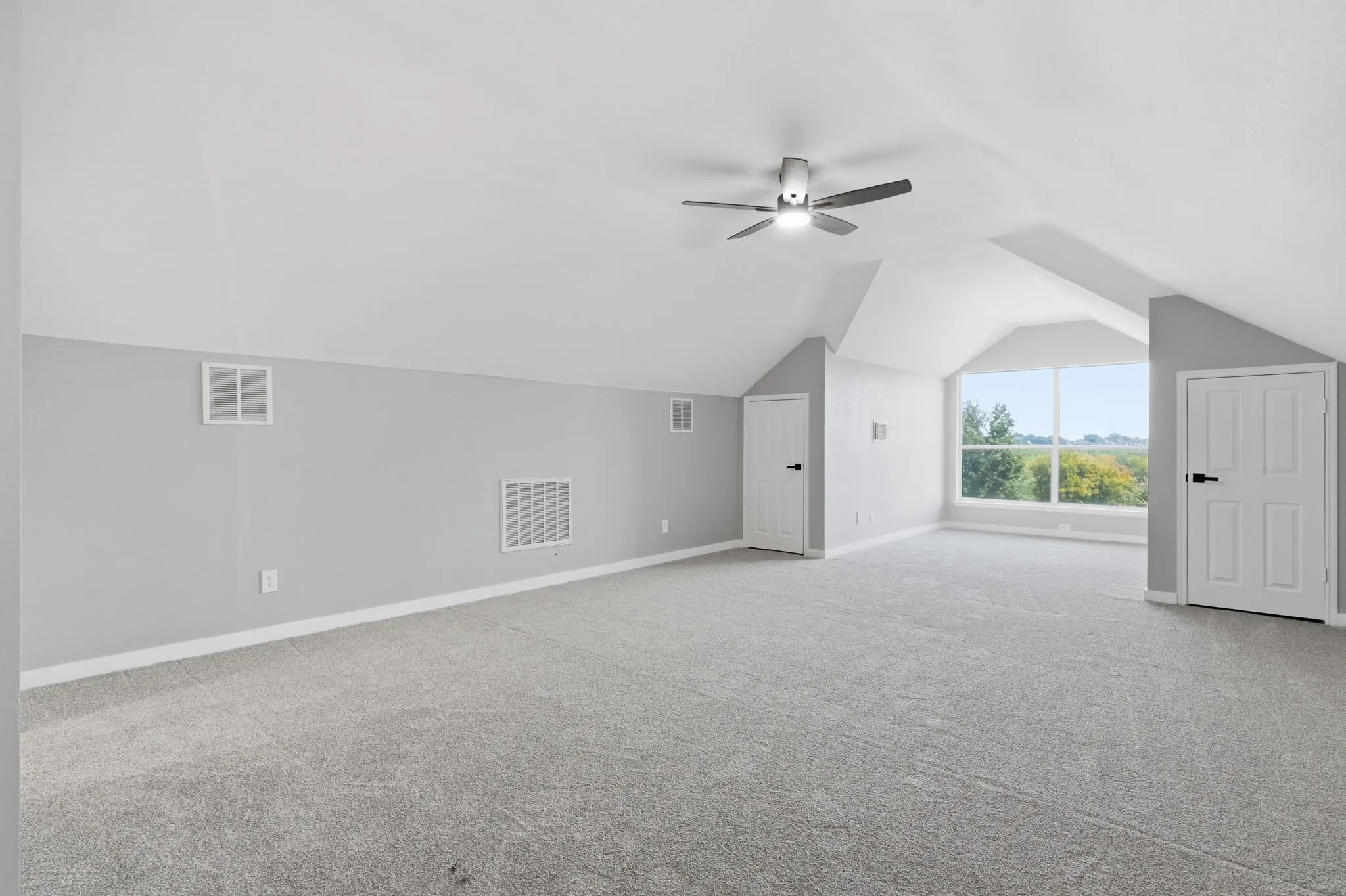 Single Family Residence For Sale in Tarrant County , 6164 Shad Drive, Fort Worth, Texas 76179, 3 Bedroom, 3 Bathroom, 2 Garage spaces, 2,268 Sqft, built in 2007, mls#21363381, Real Estate Agent in Fort Worth, Homes For Sale in Tarrant county, Homes For Sale in Fort Worth, Realtor in Fort Worth Texas, Real Estate Brokerage Independent Realty Texas, Luminita Cordes Realtor