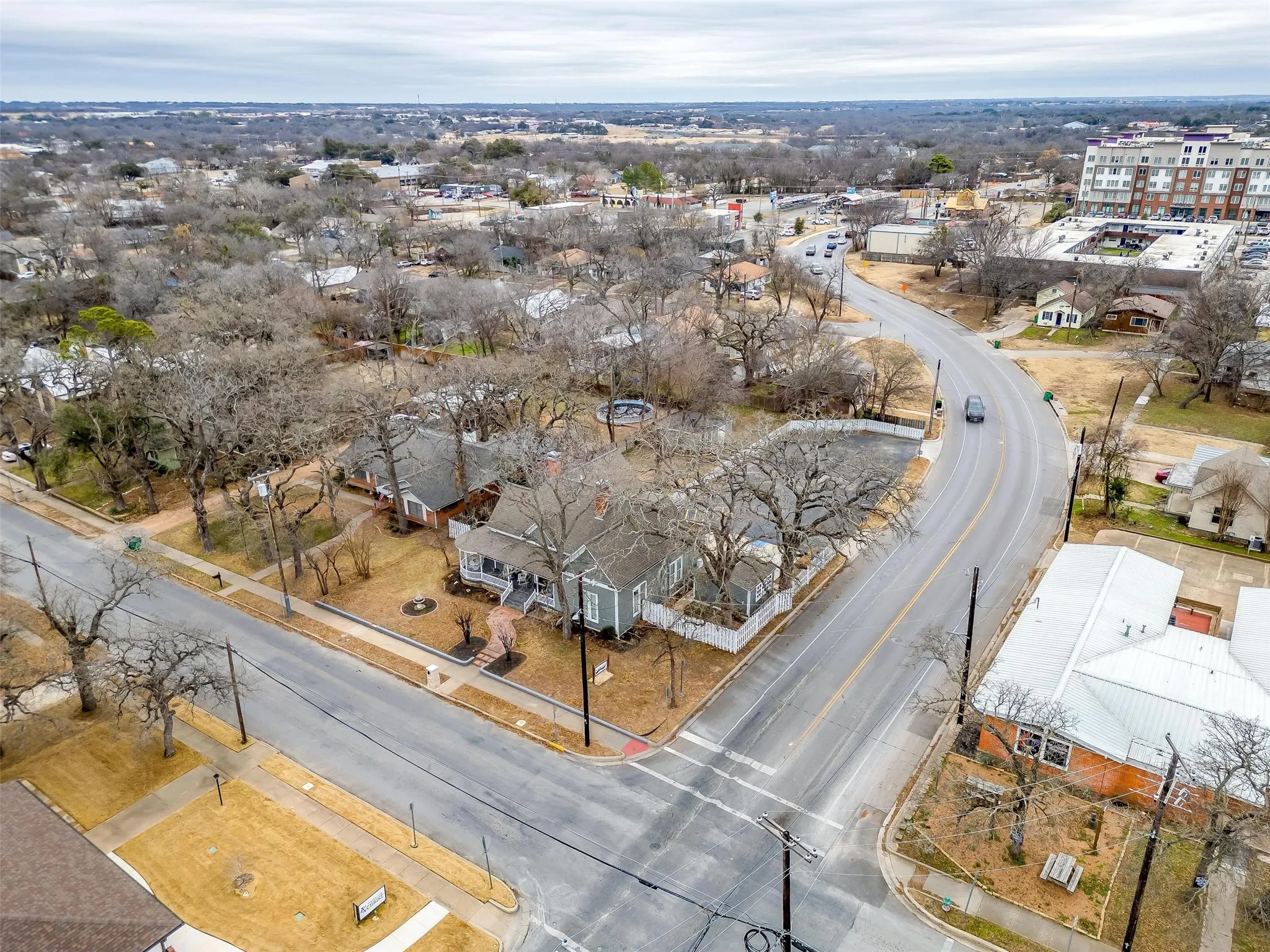 Single Family Residence For Sale in Erath County , 1092 W Tarleton Street, Stephenville, Texas 76401, 4 Bedroom, 5 Bathroom, Garage spaces, 2,400 Sqft, built in 1895, mls#21343663, Real Estate Agent in Stephenville, Homes For Sale in Erath county, Homes For Sale in Stephenville, Realtor in Stephenville Texas, Real Estate Brokerage Independent Realty Texas, Luminita Cordes Realtor