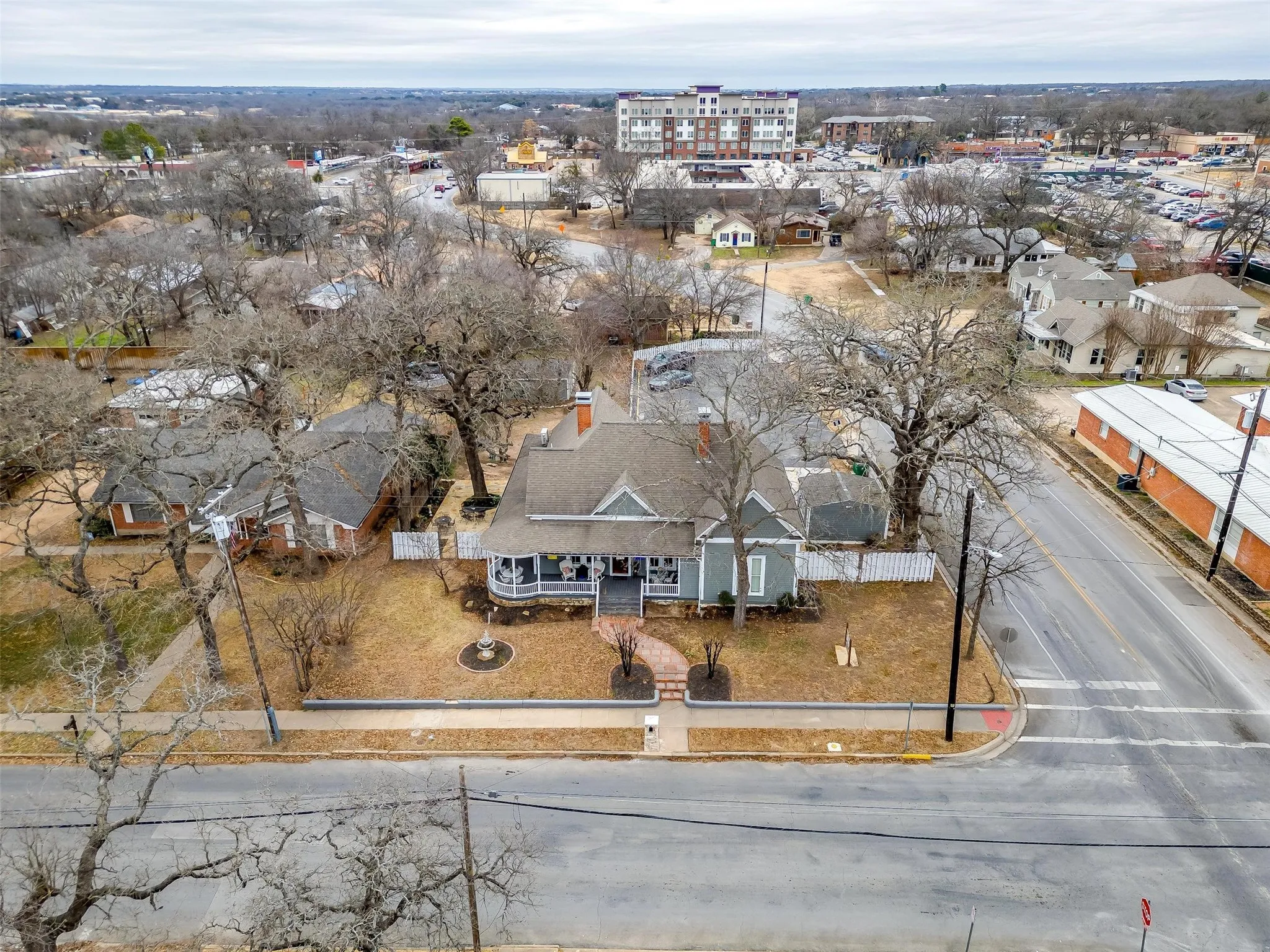 Single Family Residence For Sale in Erath County , 1092 W Tarleton Street, Stephenville, Texas 76401, 4 Bedroom, 5 Bathroom, Garage spaces, 2,400 Sqft, built in 1895, mls#21343663, Real Estate Agent in Stephenville, Homes For Sale in Erath county, Homes For Sale in Stephenville, Realtor in Stephenville Texas, Real Estate Brokerage Independent Realty Texas, Luminita Cordes Realtor