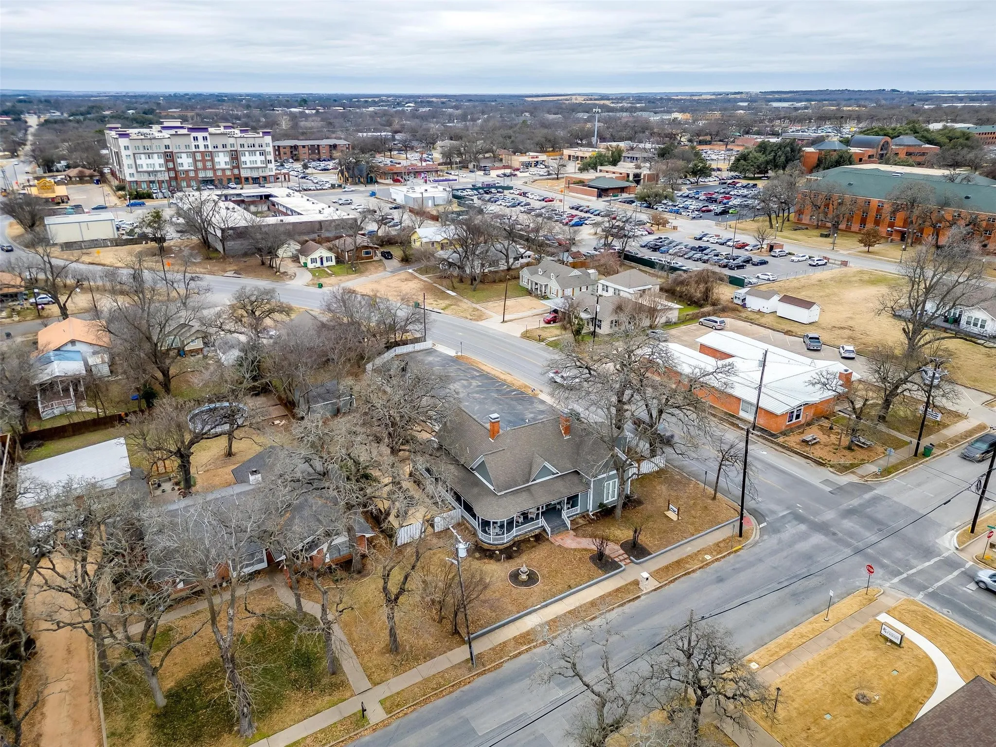 Corner of tarleton and ollie streets with room to grow