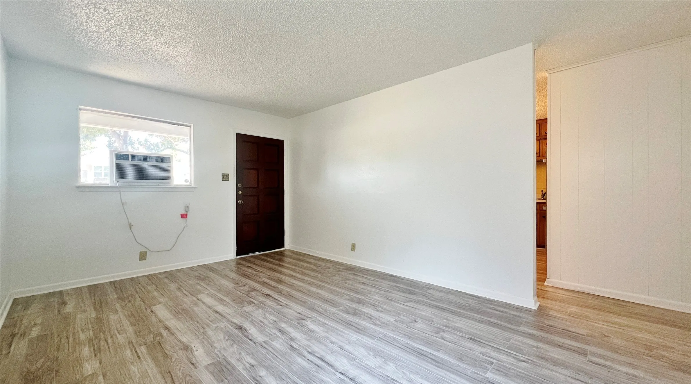 Single Family Residence For Rent in Tarrant County , 5429 Farnsworth Avenue, Fort Worth, Texas 76107, 3 Bedroom, 1 Bathroom, 1 Garage spaces, 912 Sqft, built in 1962, mls#21367795, Real Estate Agent in Fort Worth, Homes For Rent in Tarrant county, Homes For Rent in Fort Worth, Realtor in Fort Worth Texas, Real Estate Brokerage Independent Realty Texas, Luminita Cordes Realtor