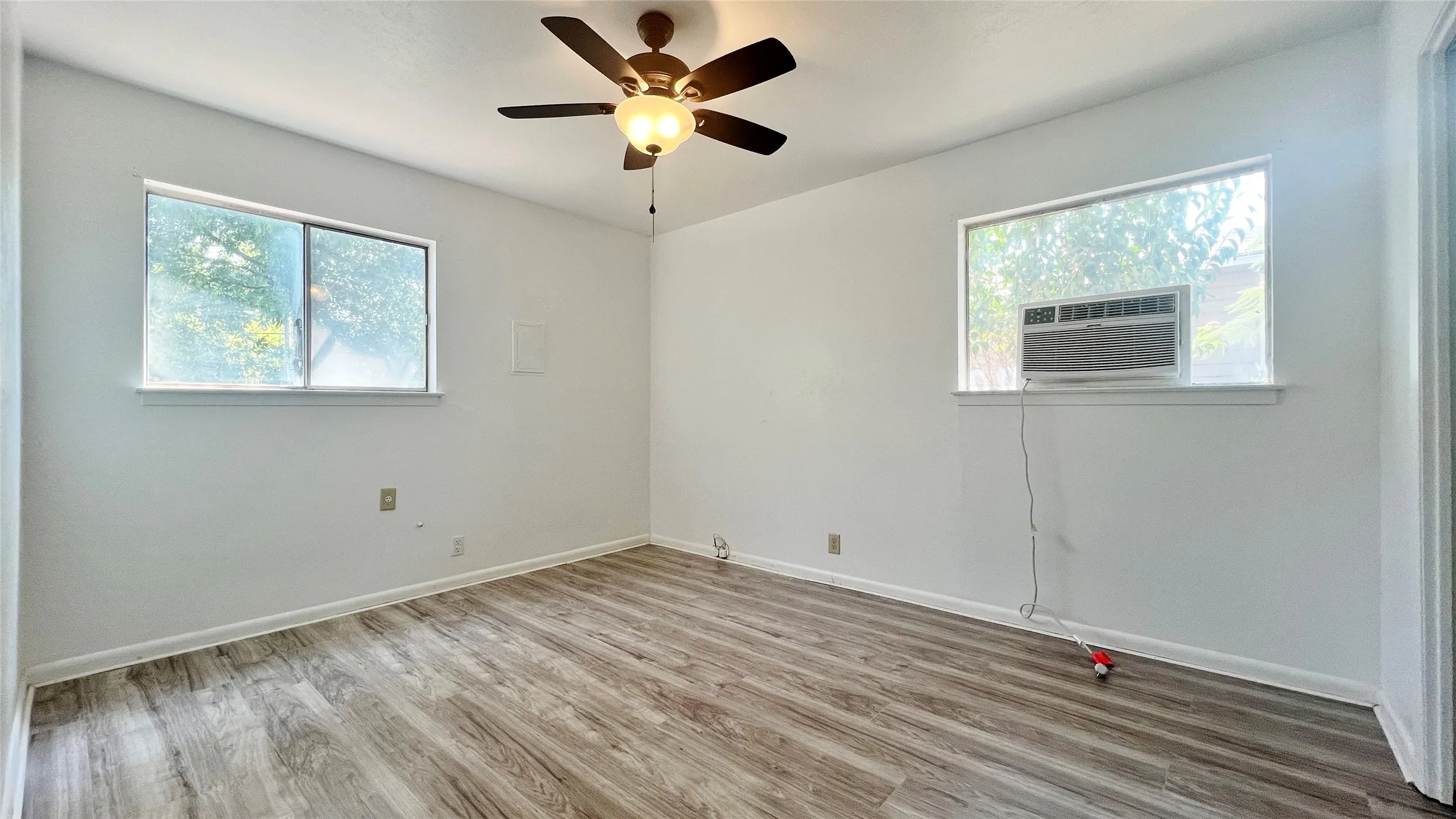 Single Family Residence For Rent in Tarrant County , 5429 Farnsworth Avenue, Fort Worth, Texas 76107, 3 Bedroom, 1 Bathroom, 1 Garage spaces, 912 Sqft, built in 1962, mls#21367795, Real Estate Agent in Fort Worth, Homes For Rent in Tarrant county, Homes For Rent in Fort Worth, Realtor in Fort Worth Texas, Real Estate Brokerage Independent Realty Texas, Luminita Cordes Realtor