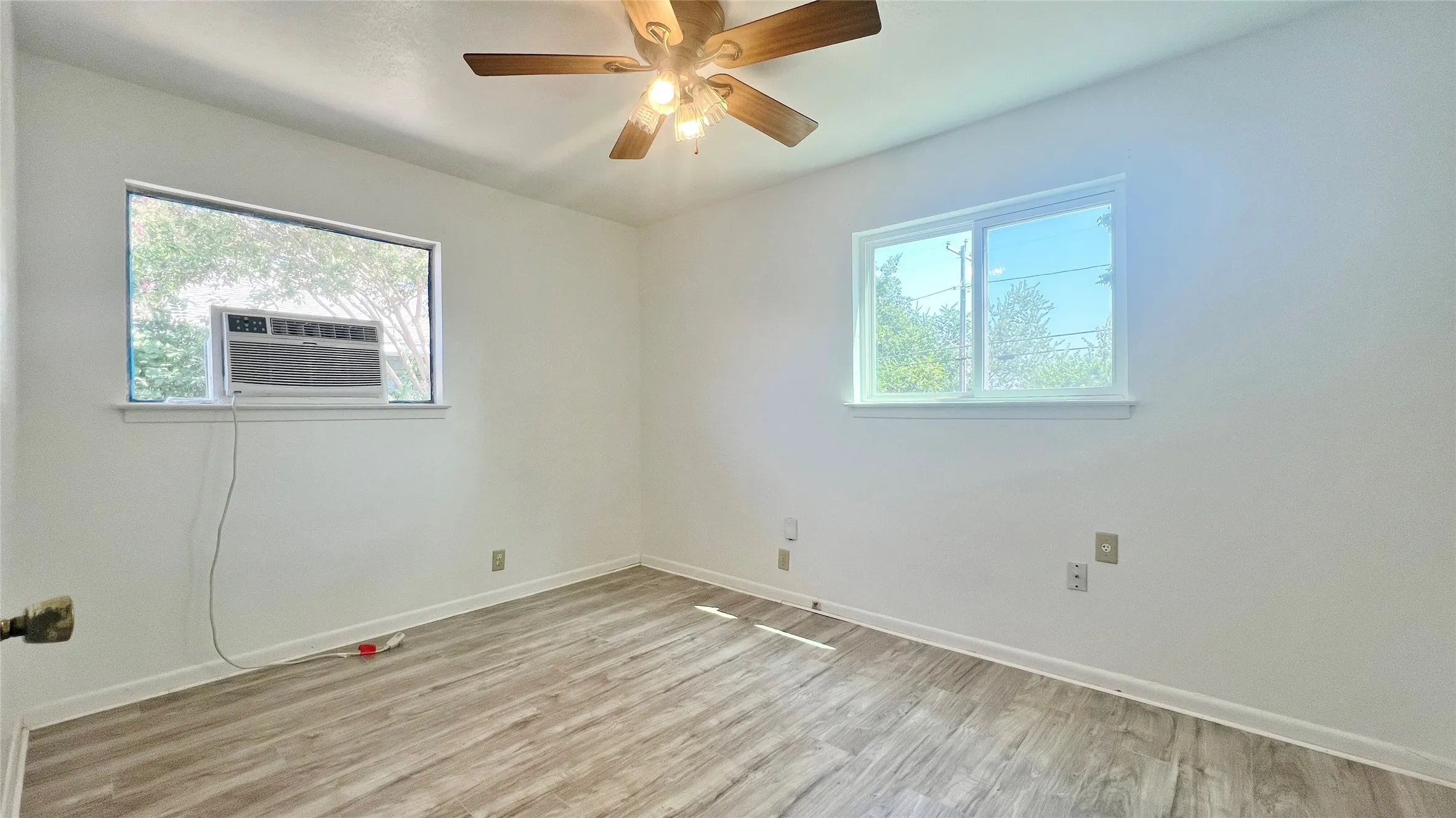 Single Family Residence For Rent in Tarrant County , 5429 Farnsworth Avenue, Fort Worth, Texas 76107, 3 Bedroom, 1 Bathroom, 1 Garage spaces, 912 Sqft, built in 1962, mls#21367795, Real Estate Agent in Fort Worth, Homes For Rent in Tarrant county, Homes For Rent in Fort Worth, Realtor in Fort Worth Texas, Real Estate Brokerage Independent Realty Texas, Luminita Cordes Realtor